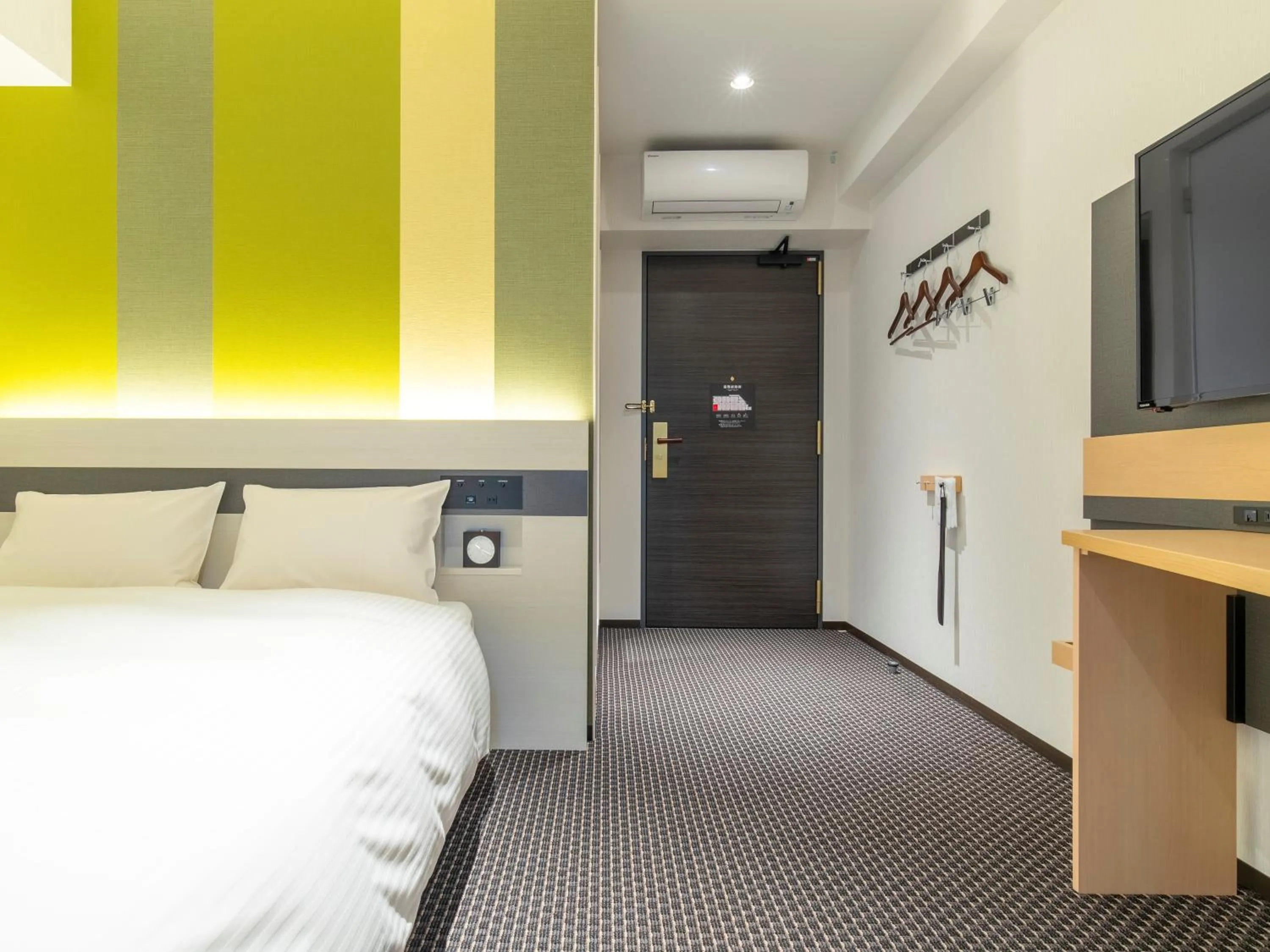 Photo of the whole room, Bed in CHISUN STANDARD Kyoto Horikawa Gojo