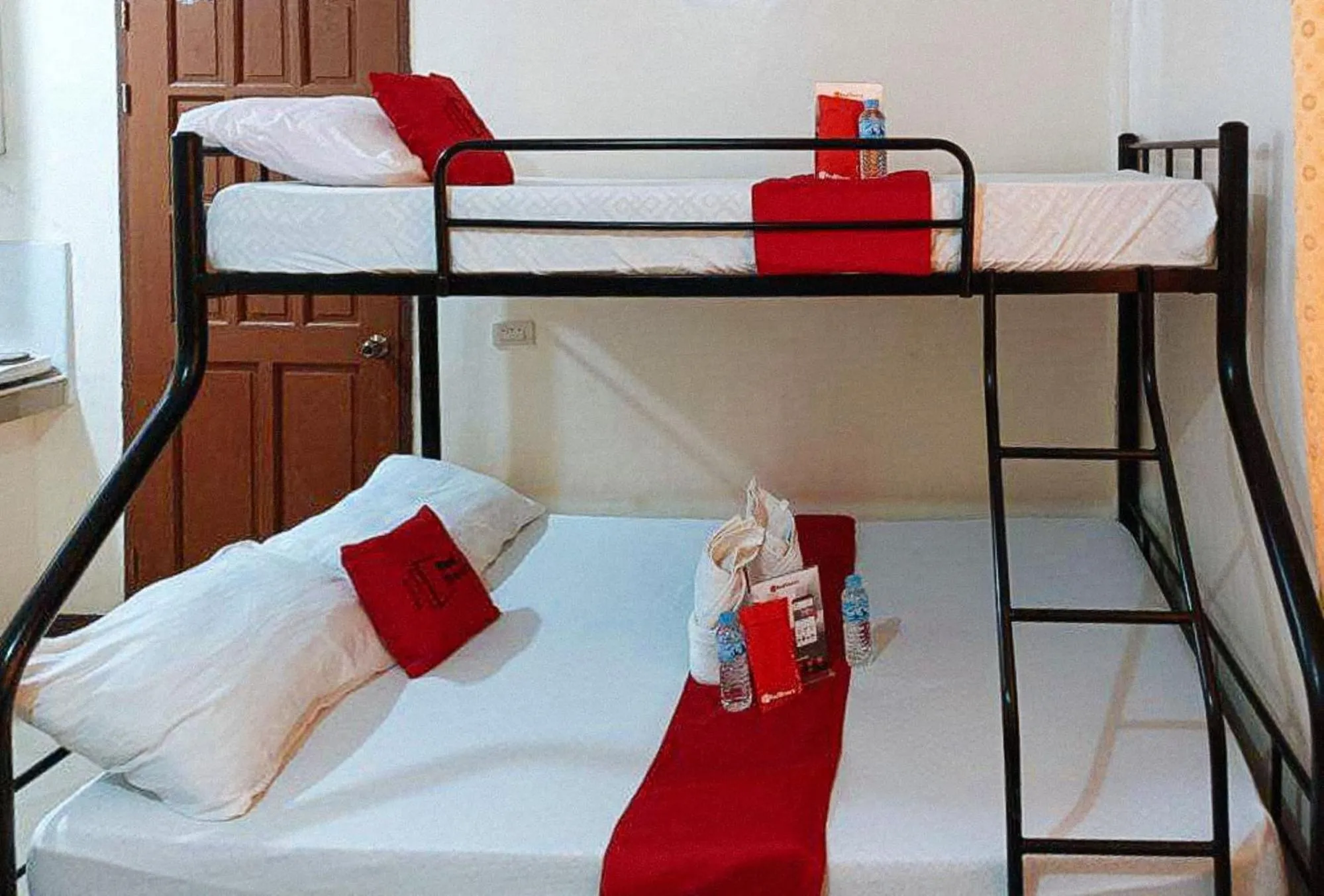 Photo of the whole room, Bed in RedDoorz @ Gaea's Apartment Panglao