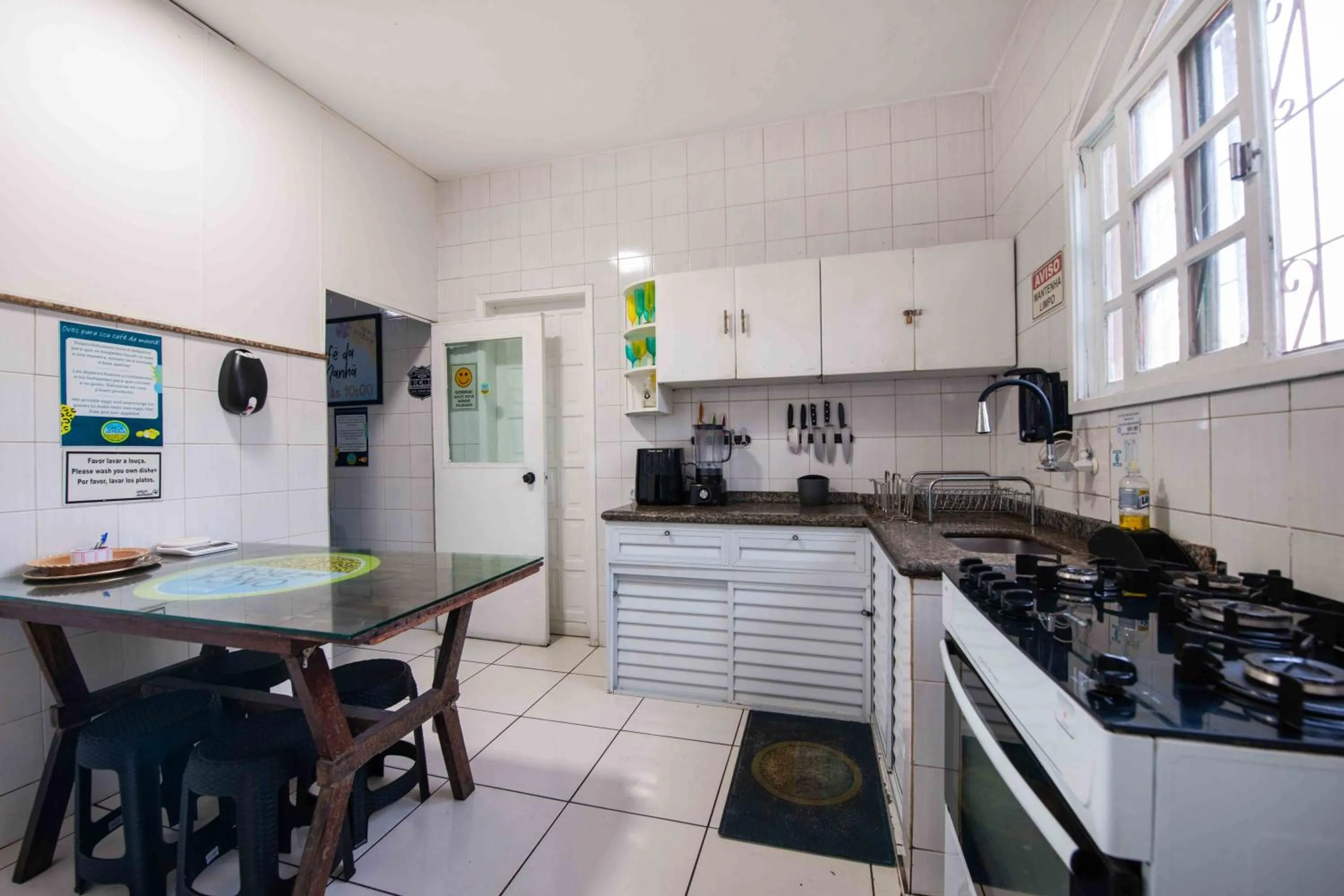 Kitchen or kitchenette in Onça da Praia Hostel