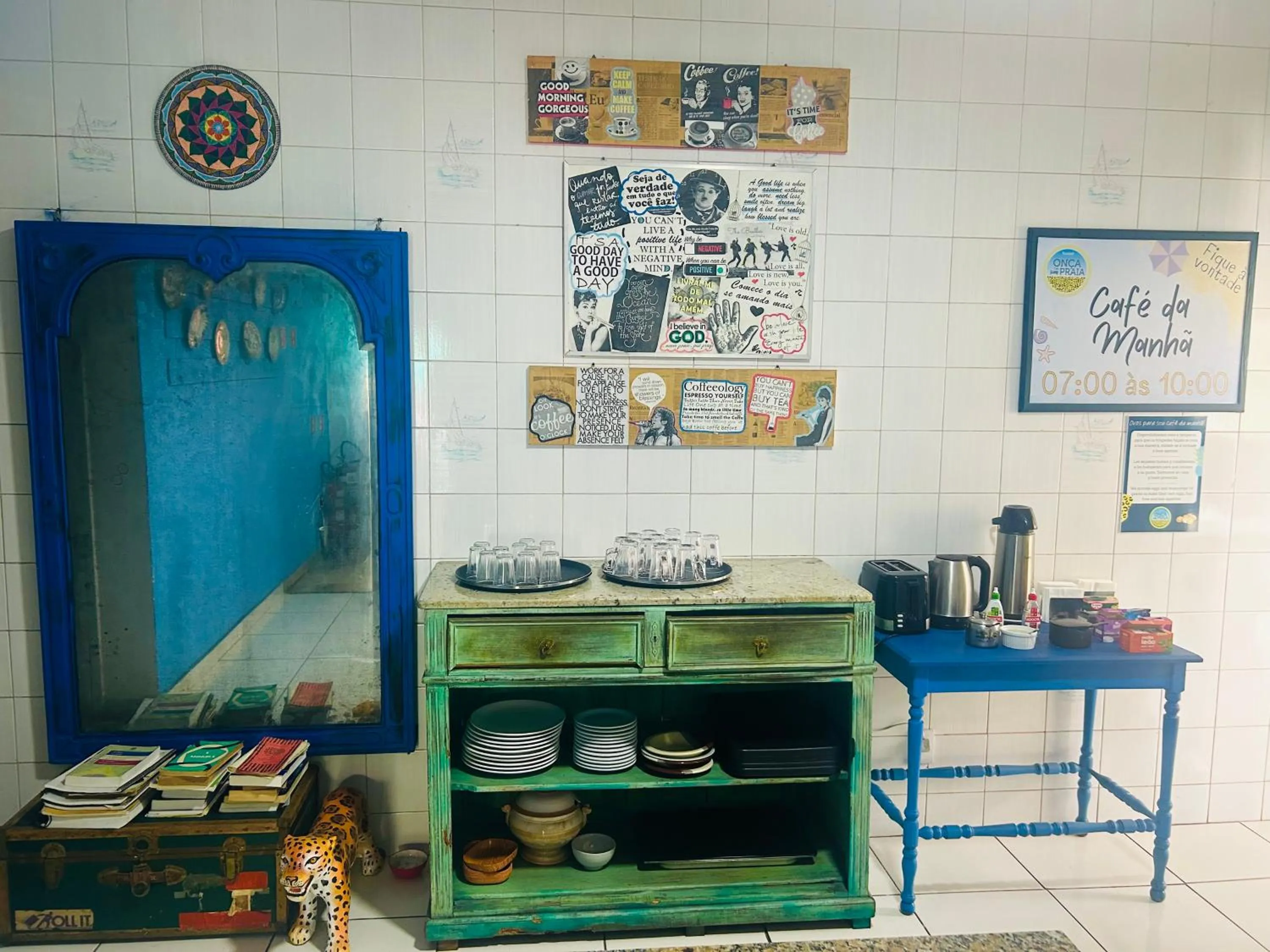 Coffee/tea facilities in Onça da Praia Hostel