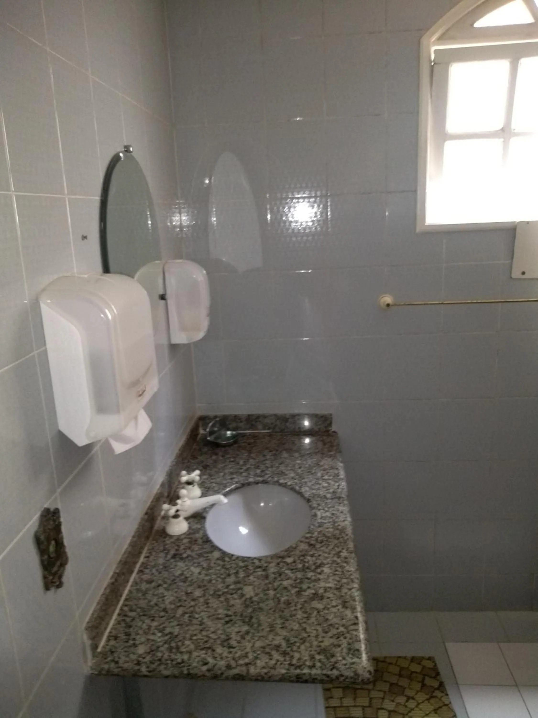 Bathroom in Onça da Praia Hostel