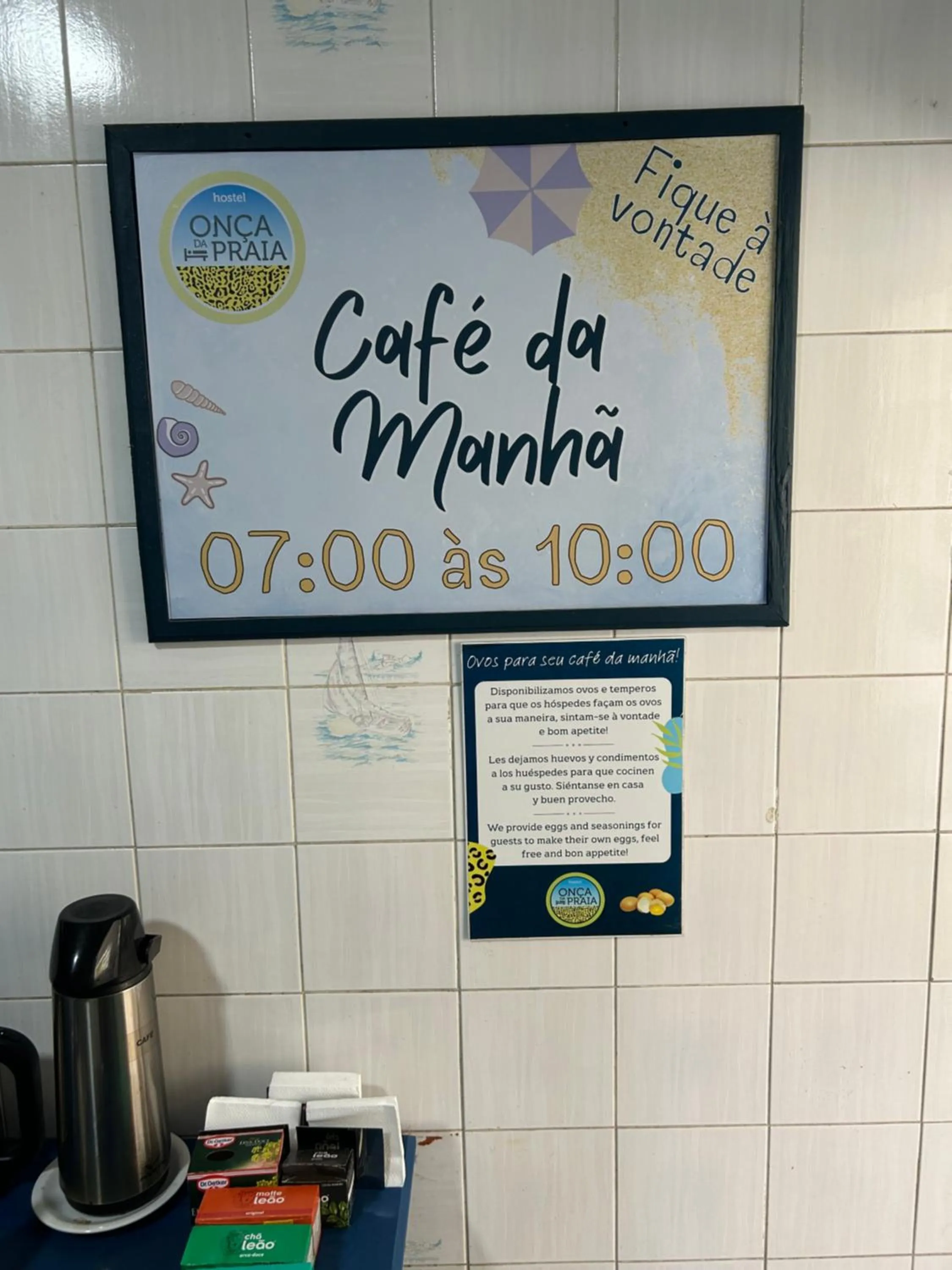 Coffee/tea facilities in Onça da Praia Hostel