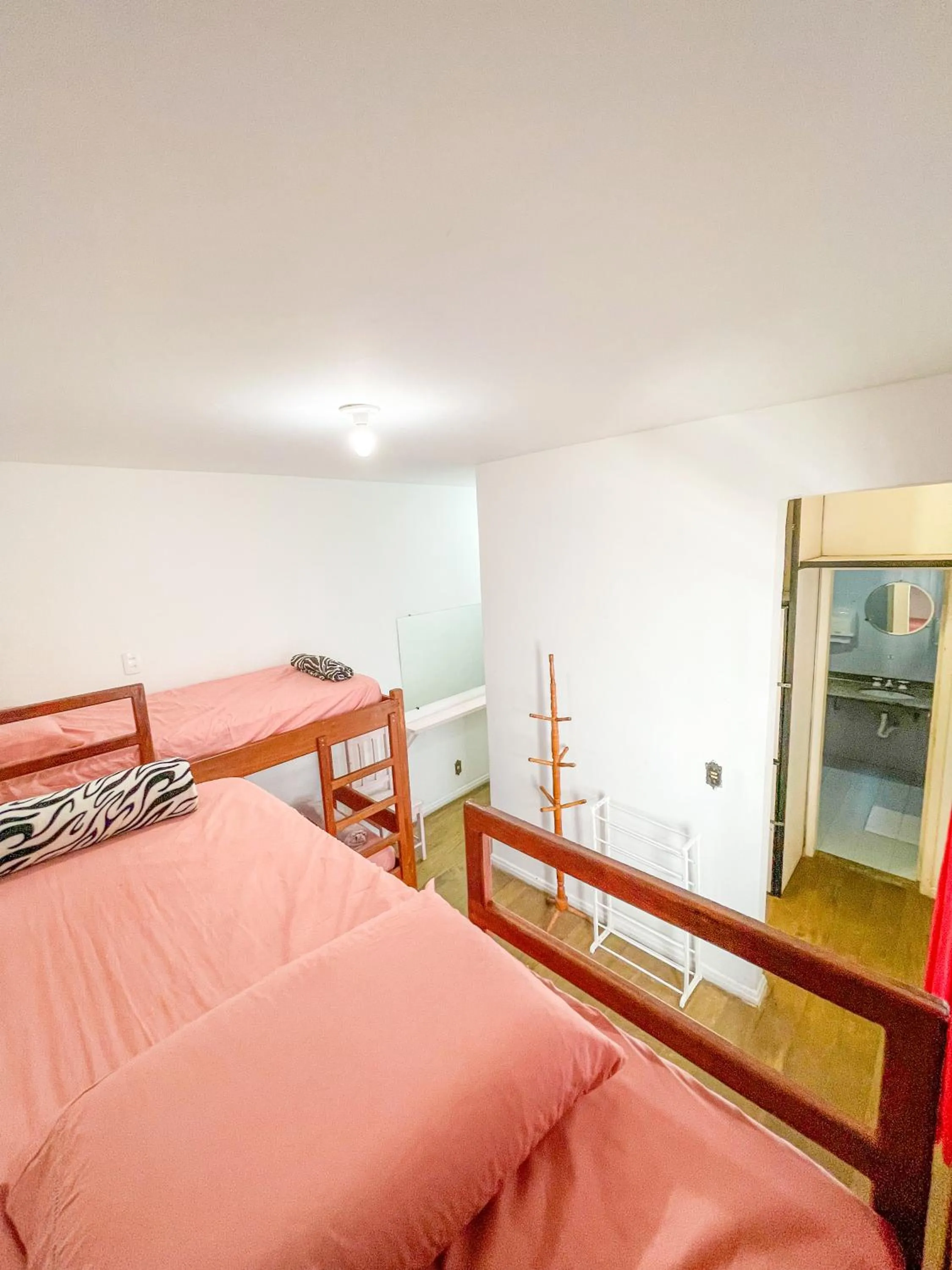 Photo of the whole room, Bed in Onça da Praia Hostel