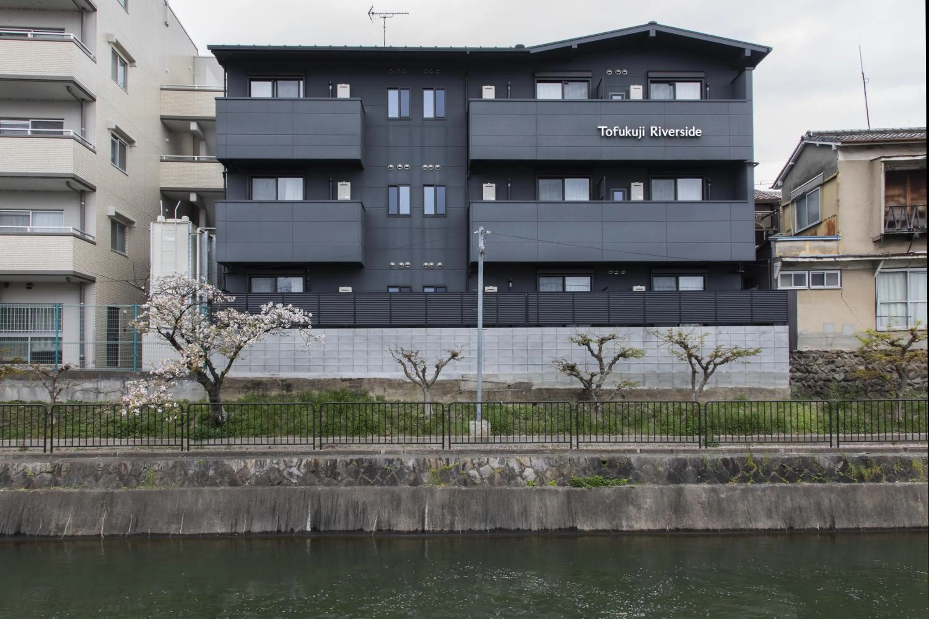Property building in Tofukuji Riverside