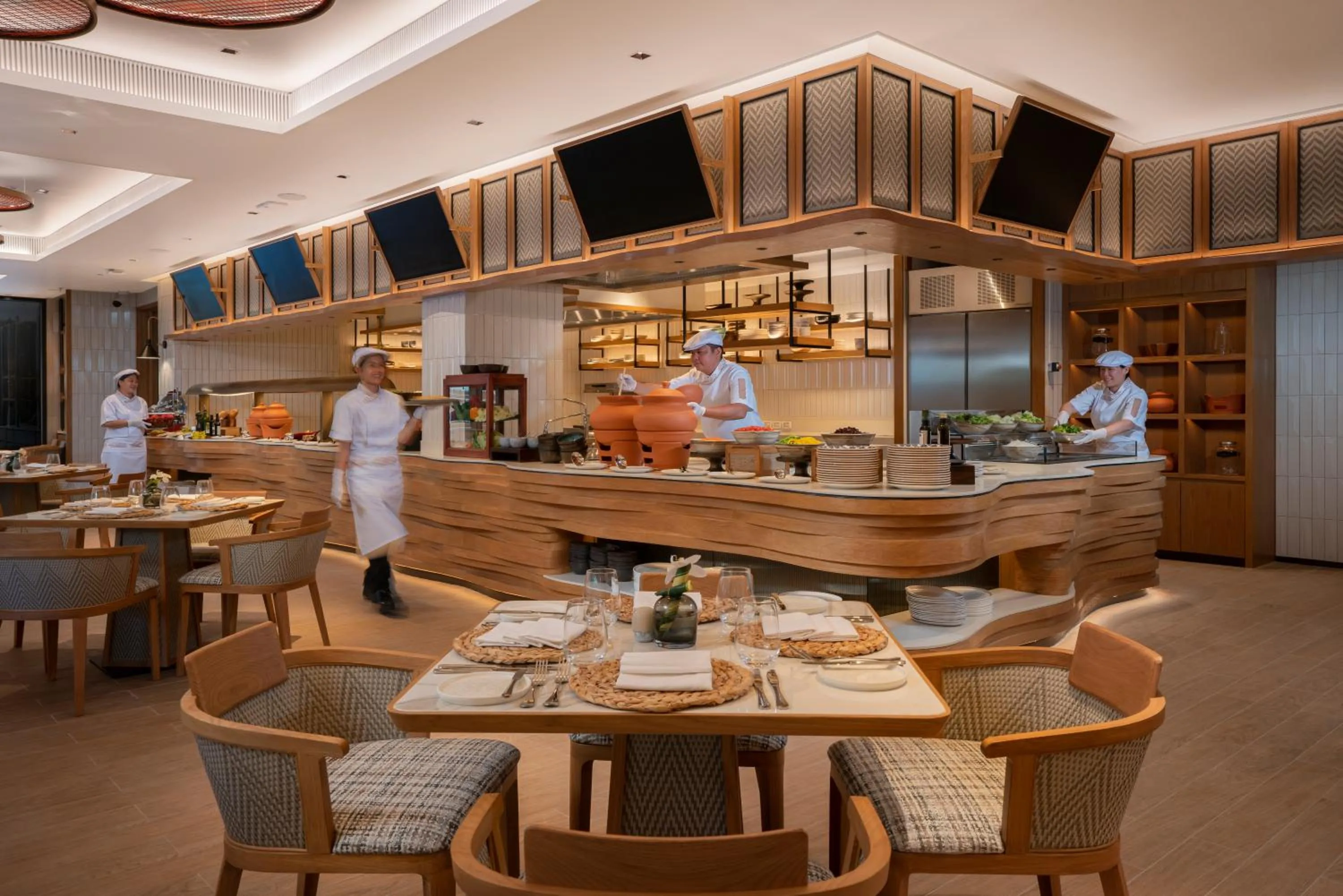 Restaurant/places to eat in Melia Chiang Mai