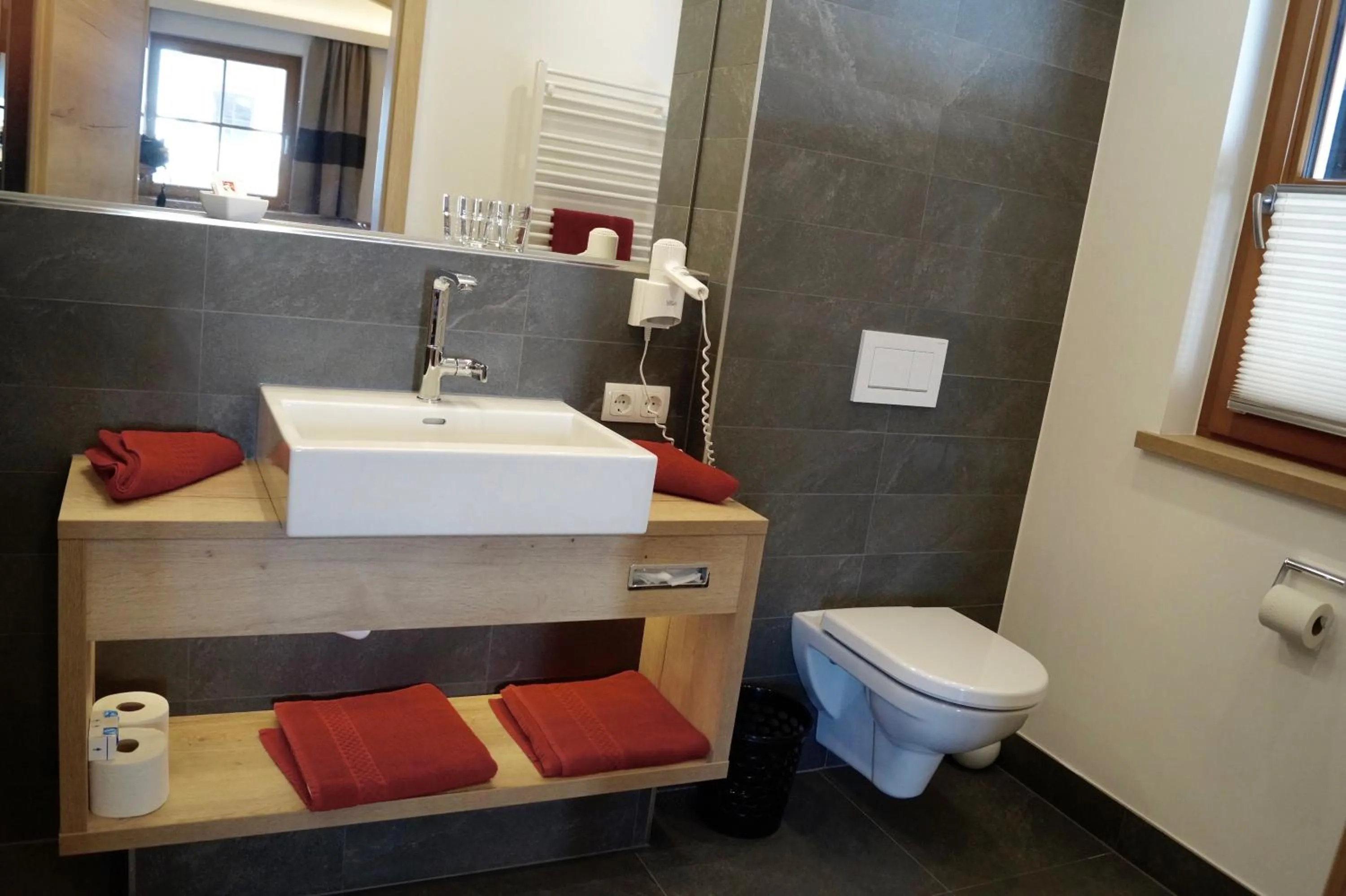 Bathroom in Hotel Unterwirt - Jokercard im Sommer inklusive