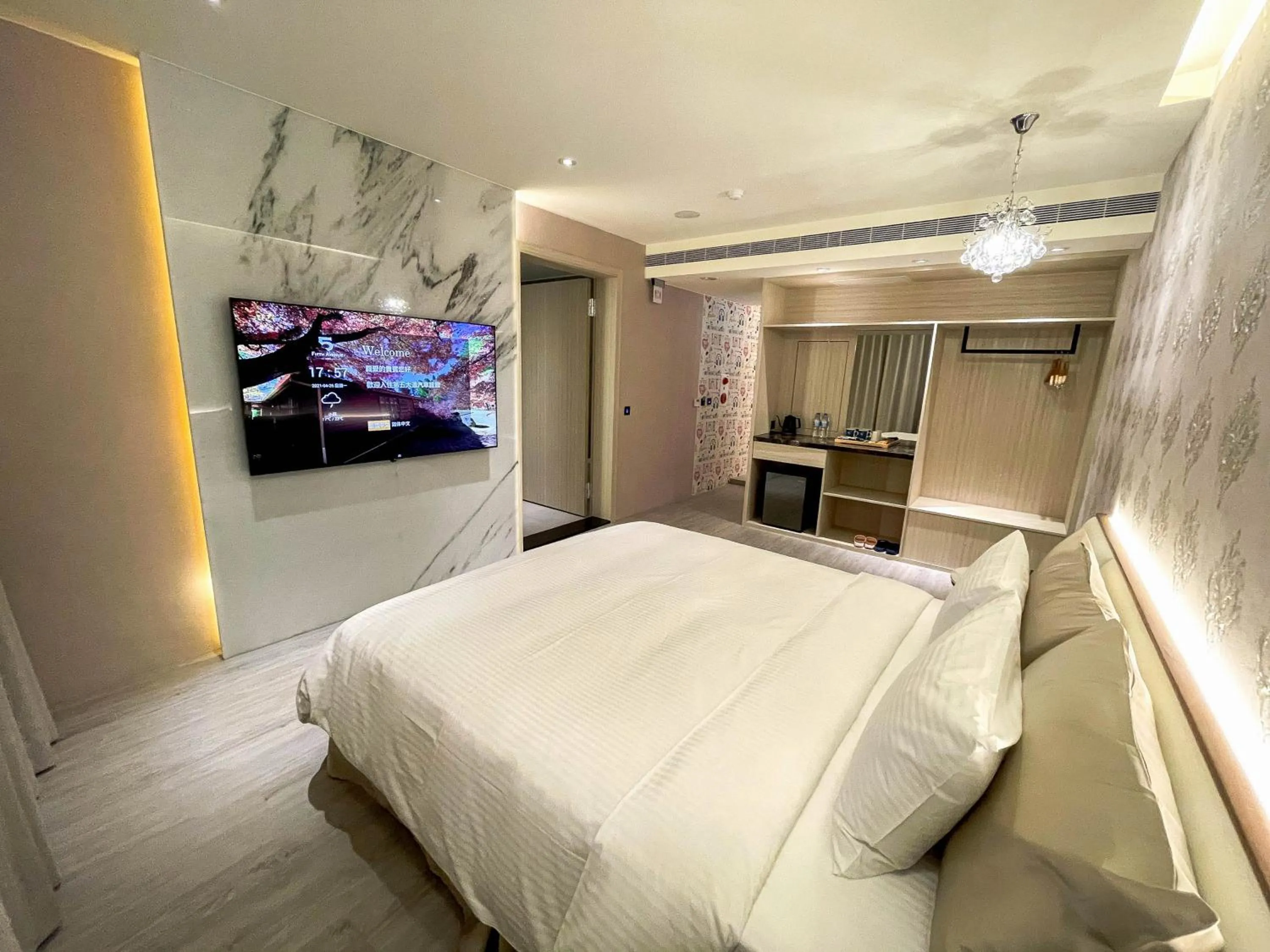 Bed in Fifth Avenue Motel