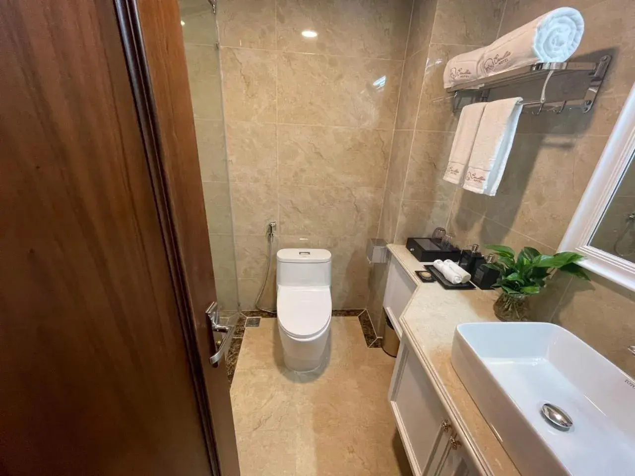 Superior Twin Room in Camellia Luxury Hotel Tam Đảo Superior Twin Room in Camellia Luxury Hotel Tam Đảo