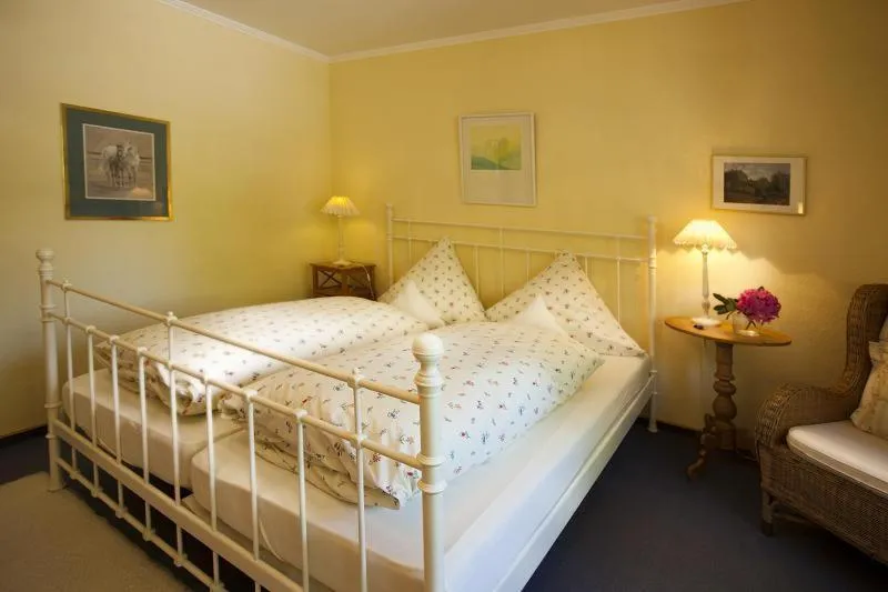 Bedroom, Bed in Das kleine Hotel am Park Garni