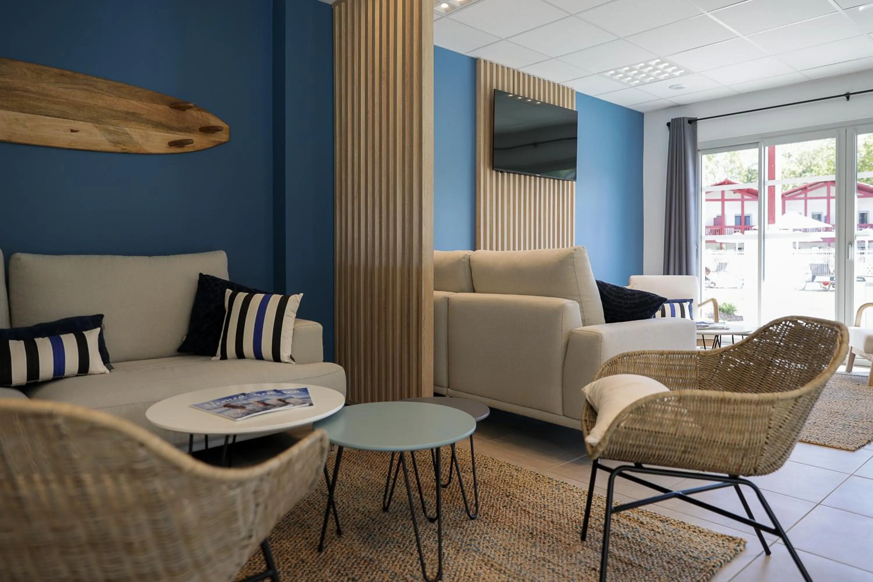 Communal lounge/ TV room in Résidence Néméa Le Domaine d'Uhaina