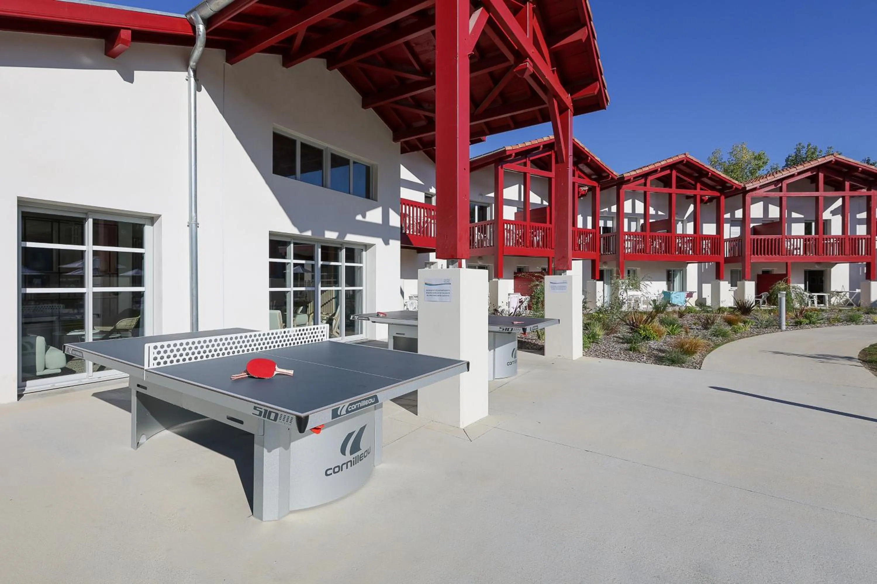Table tennis in Résidence Néméa Le Domaine d'Uhaina