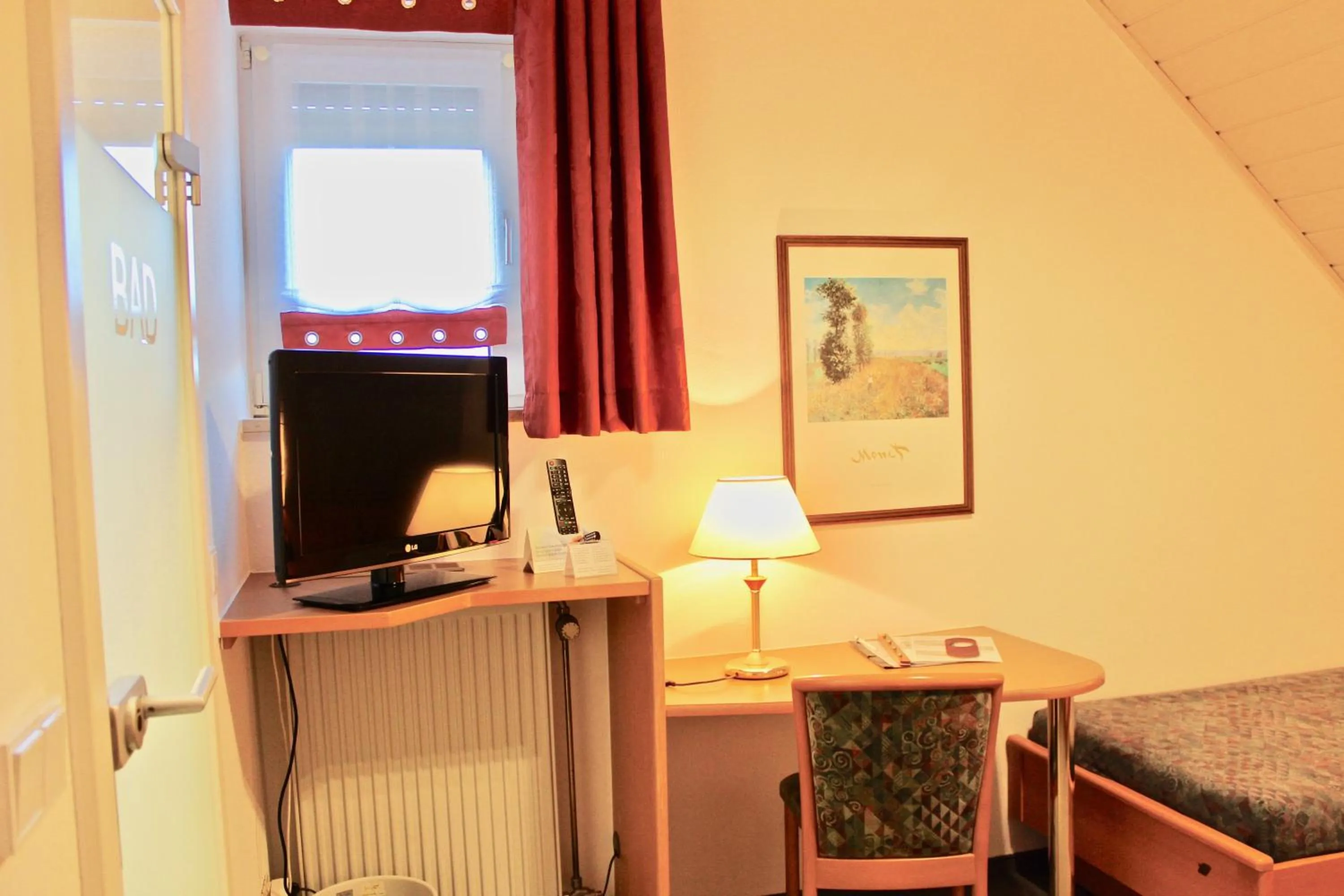 Photo of the whole room, Bed in Zum Schwarzen Bären