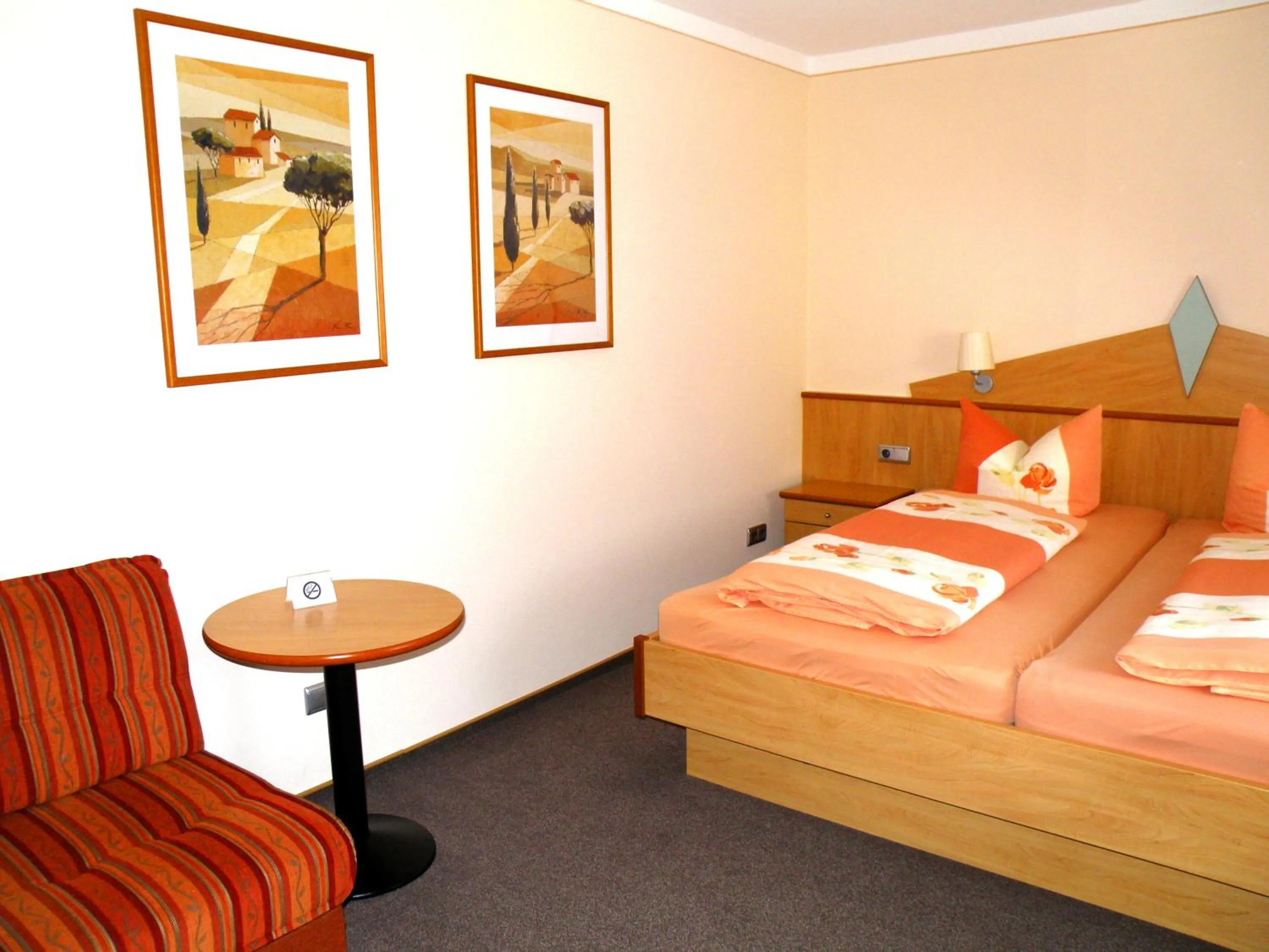 Photo of the whole room, Bed in Zum Schwarzen Bären