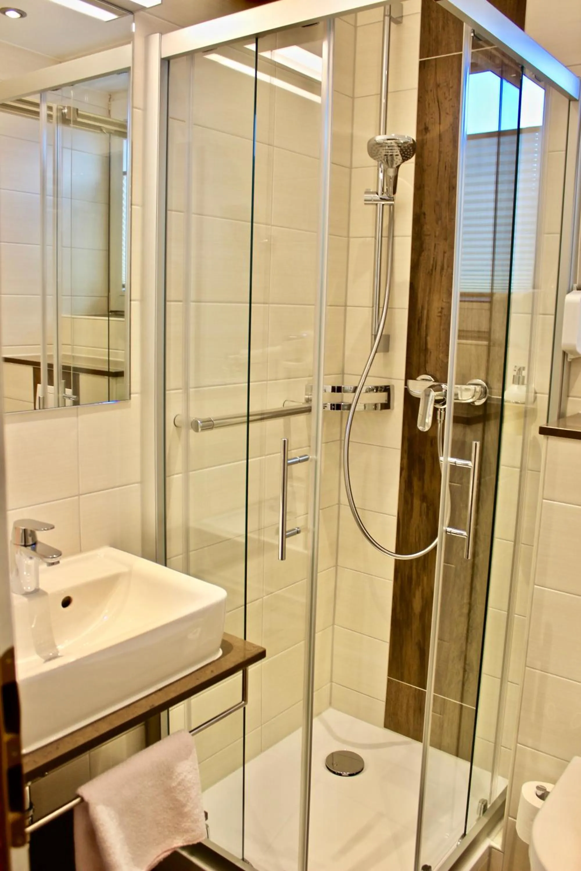 Bathroom in Zum Schwarzen Bären