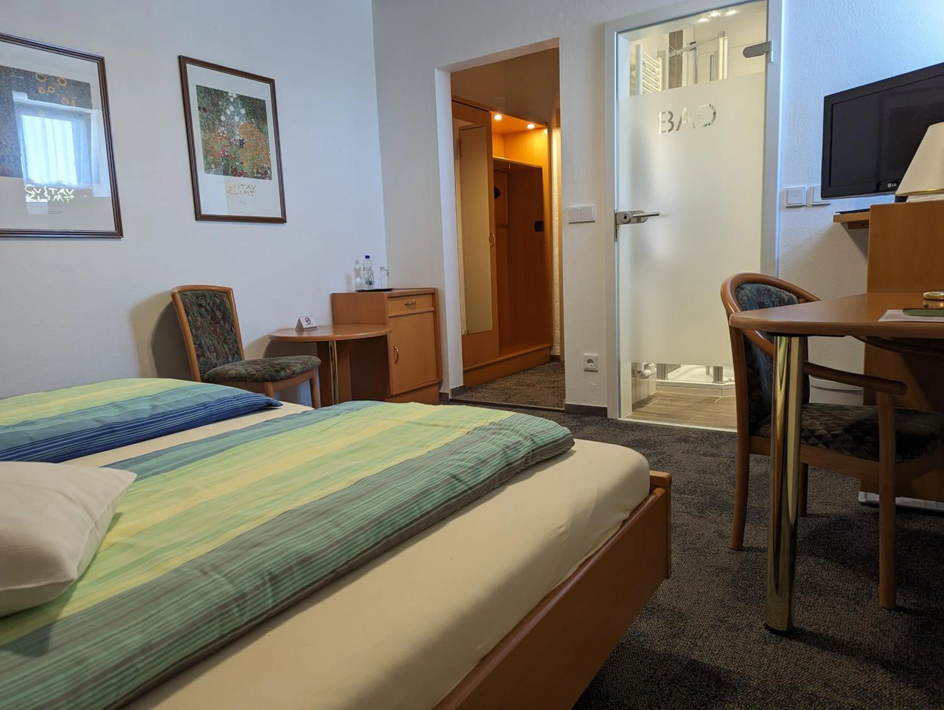 Photo of the whole room, Bed in Zum Schwarzen Bären