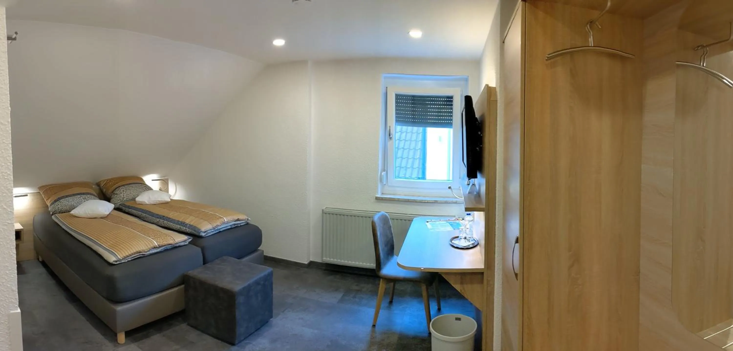 Photo of the whole room, Bed in Zum Schwarzen Bären