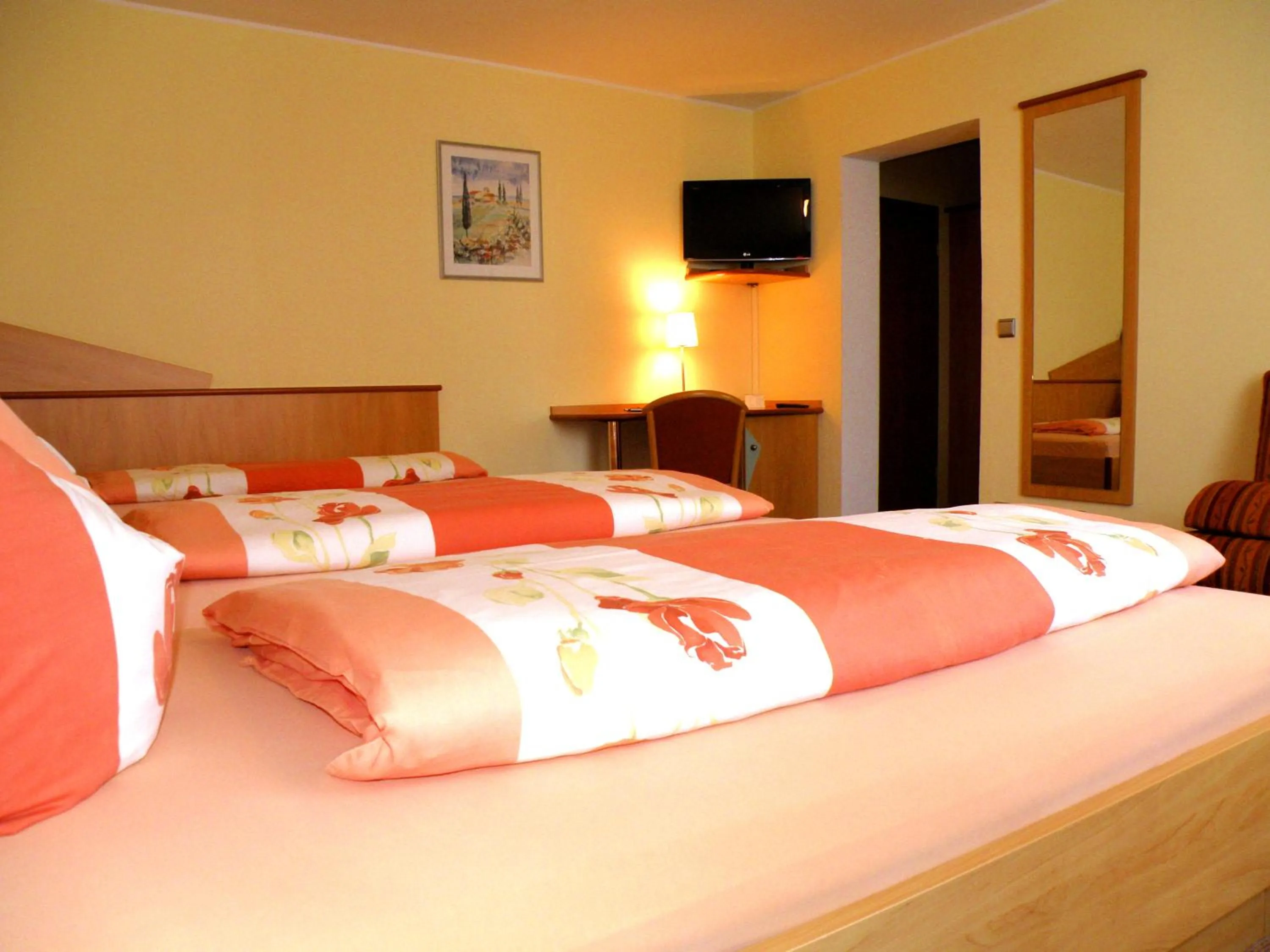 Photo of the whole room, Bed in Zum Schwarzen Bären