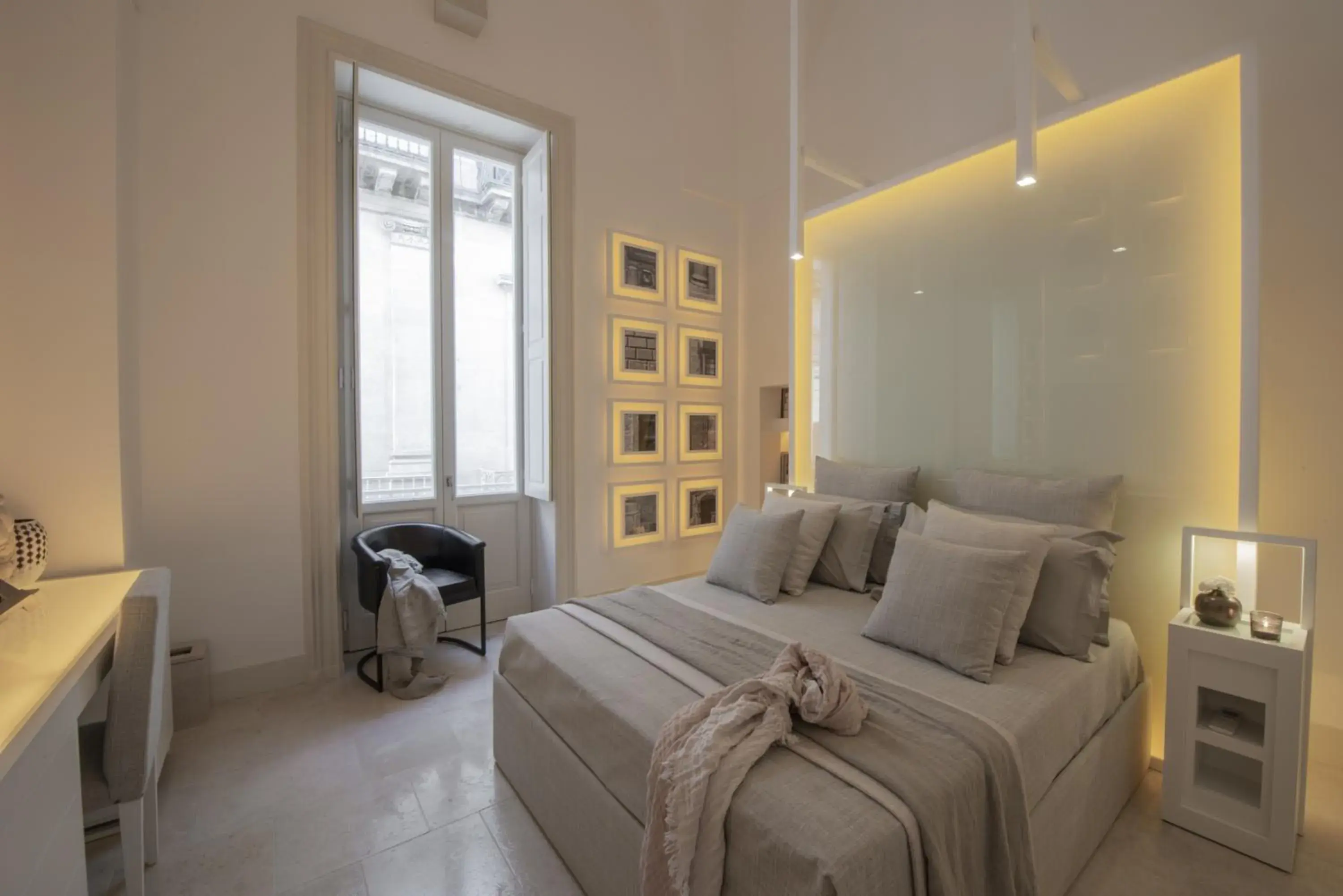 Balcony/Terrace, Bed in Palazzo Lecce - Epoca Collection Balcony/Terrace, Bed in Palazzo Lecce - Epoca Collection