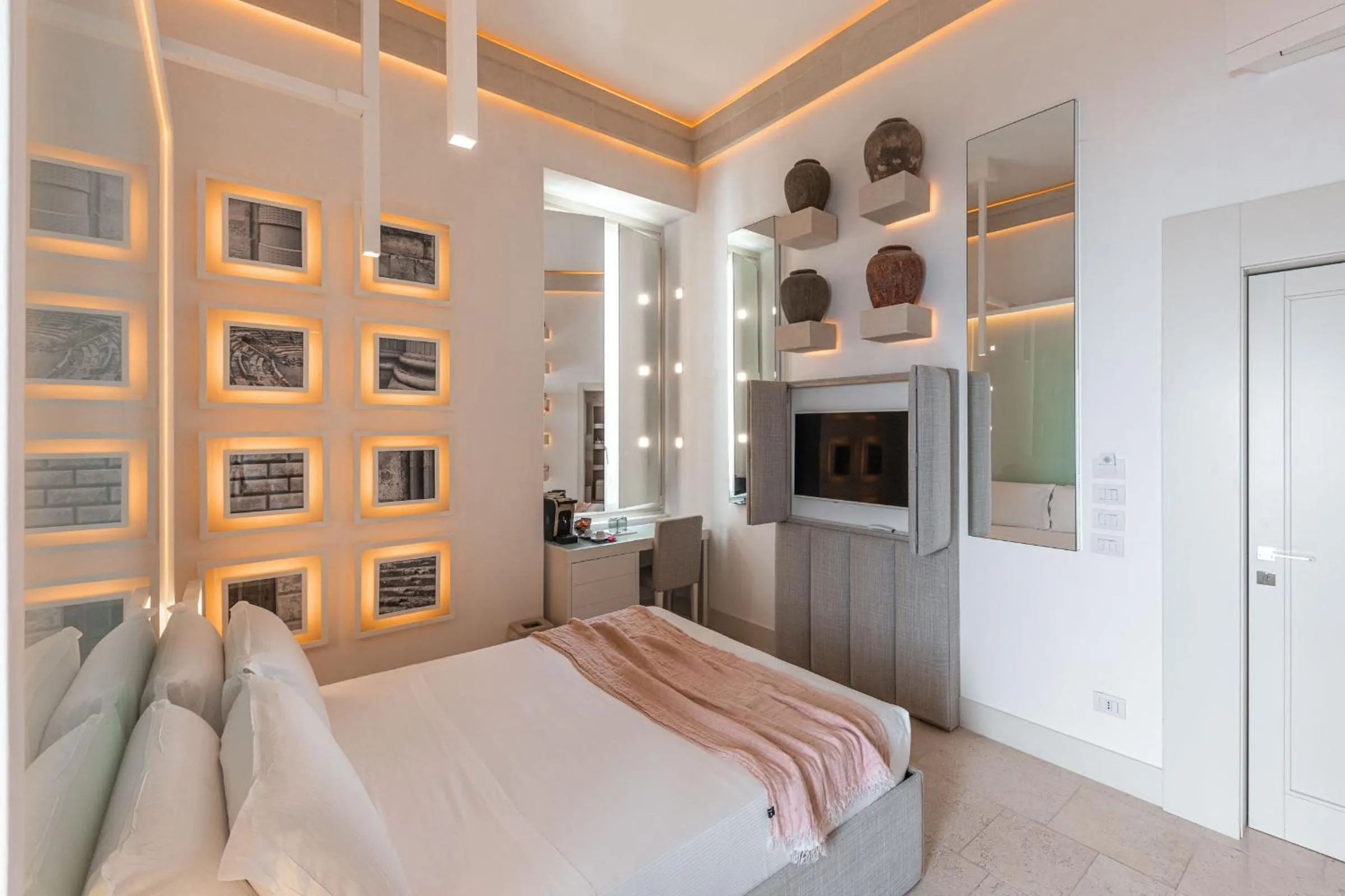 Bedroom, Bed in Palazzo Lecce - Epoca Collection