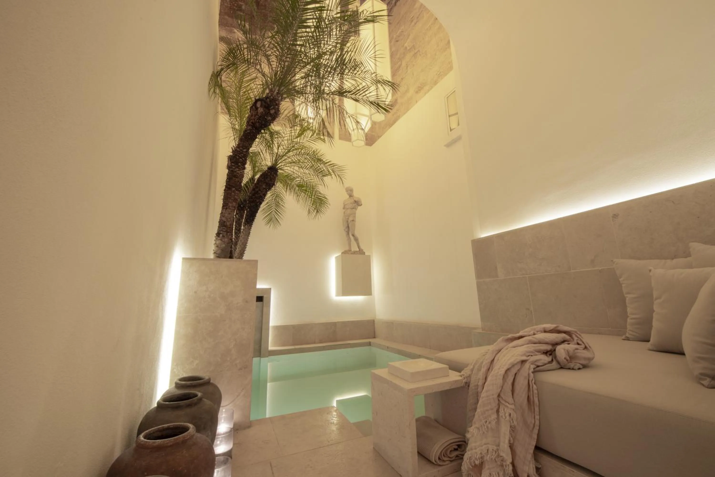 Swimming pool in Palazzo Lecce - Epoca Collection