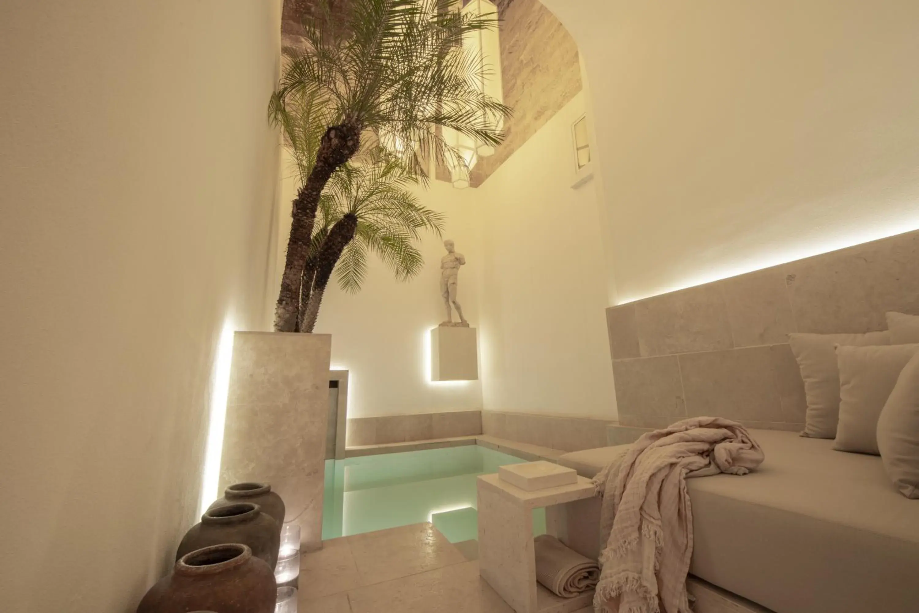 Swimming pool in Palazzo Lecce - Epoca Collection Swimming pool in Palazzo Lecce - Epoca Collection