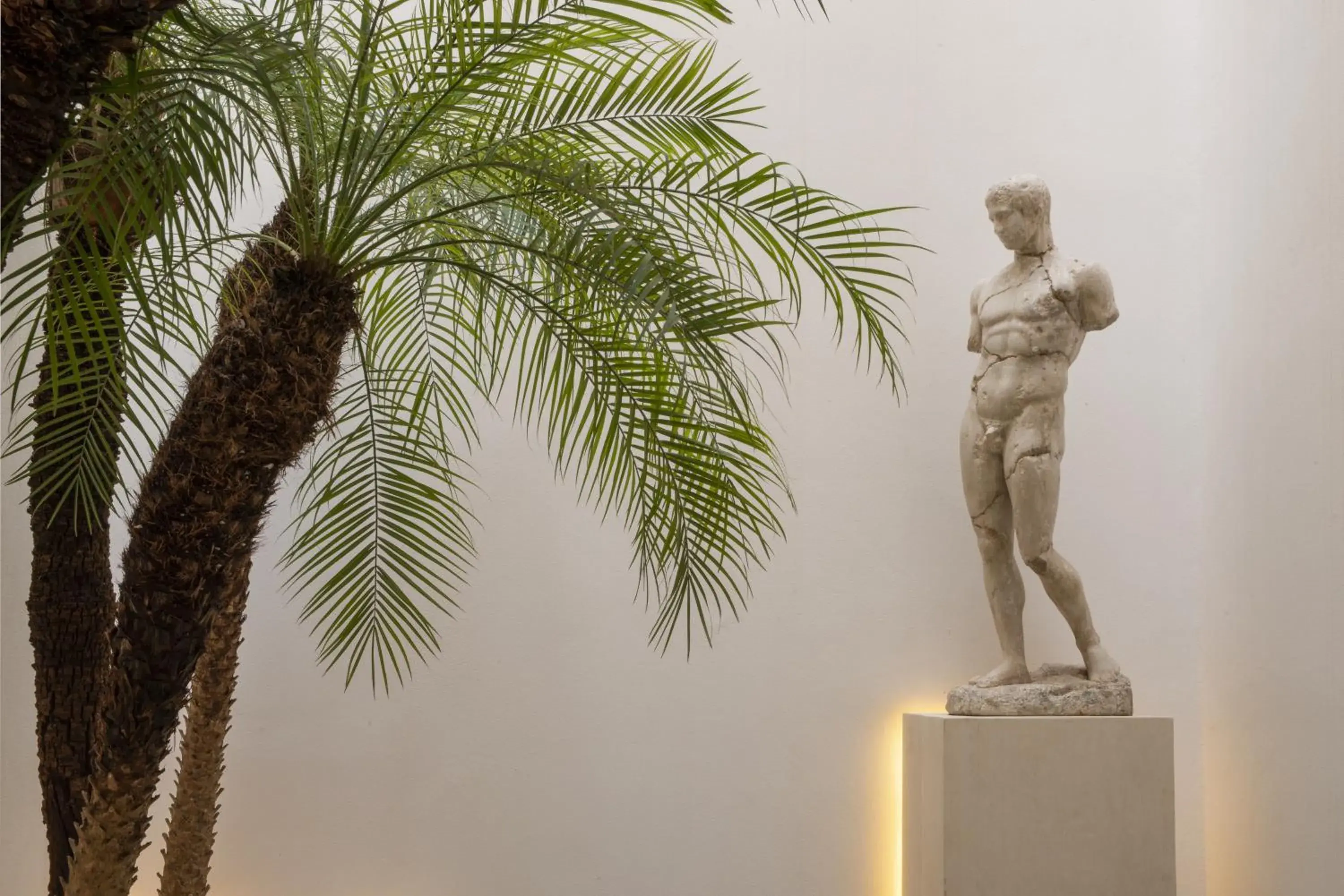 Swimming pool in Palazzo Lecce - Epoca Collection Swimming pool in Palazzo Lecce - Epoca Collection