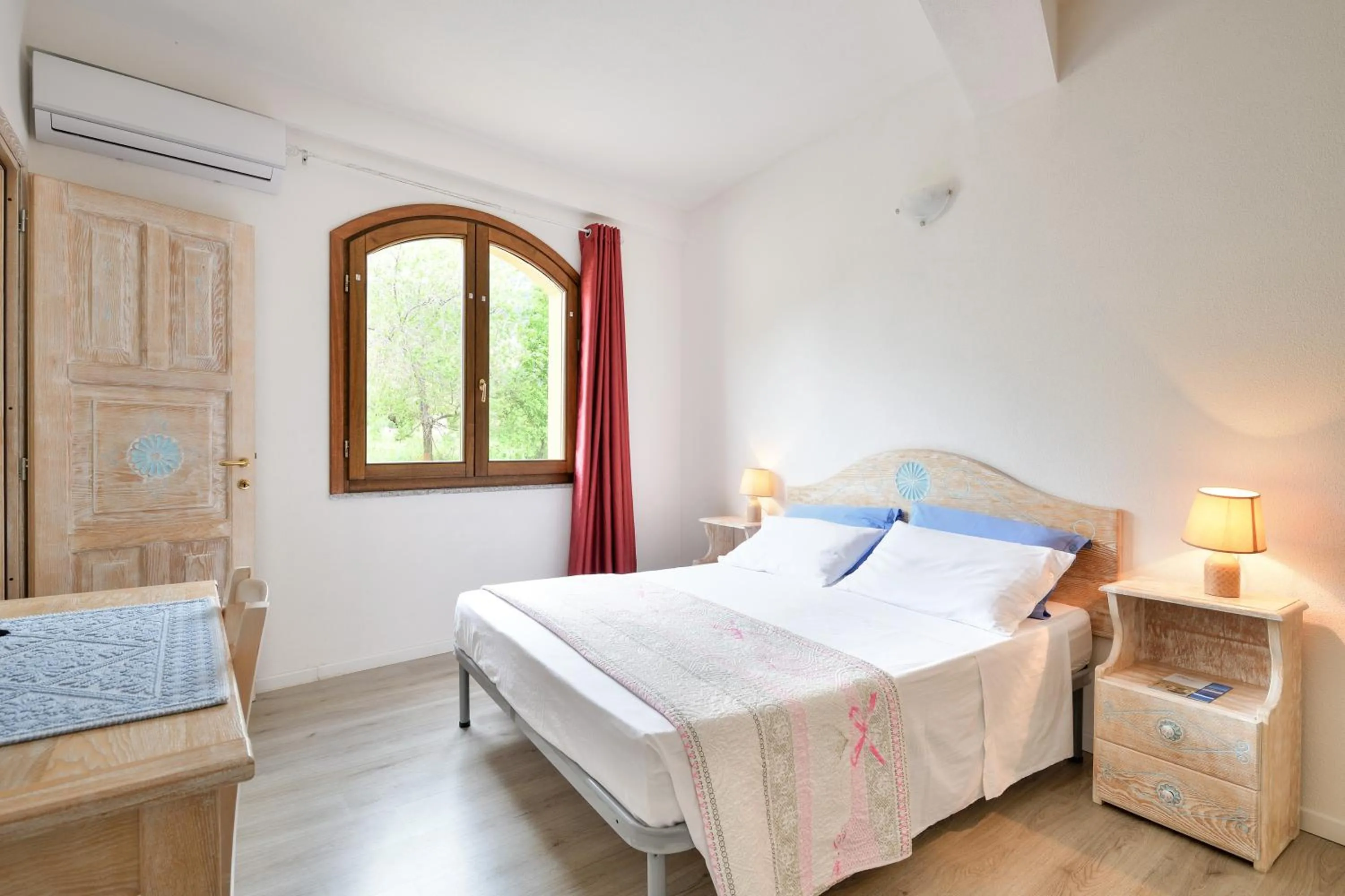Living room, Bed in Appartamento Sa Pintadera