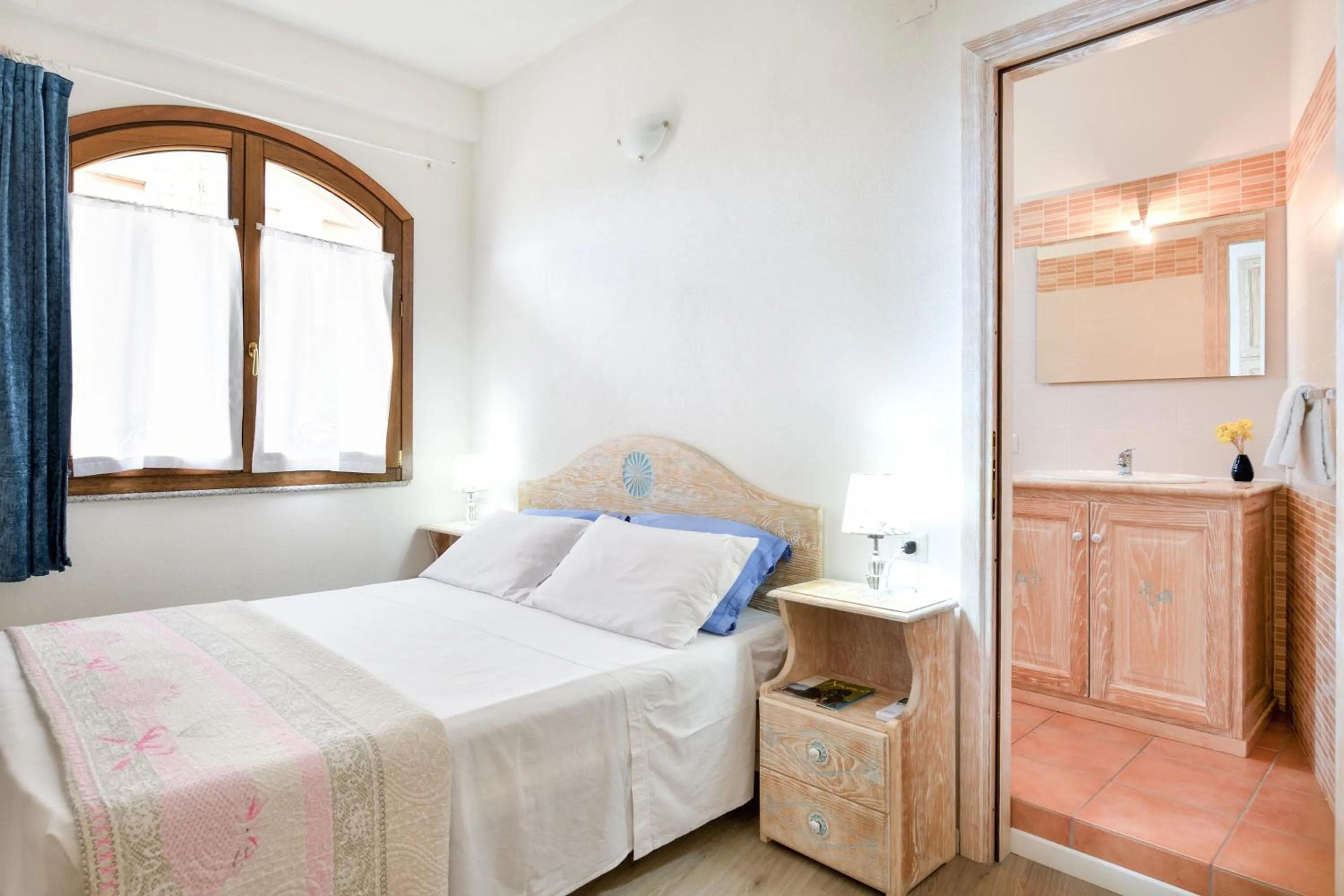 Living room, Bed in Appartamento Sa Pintadera