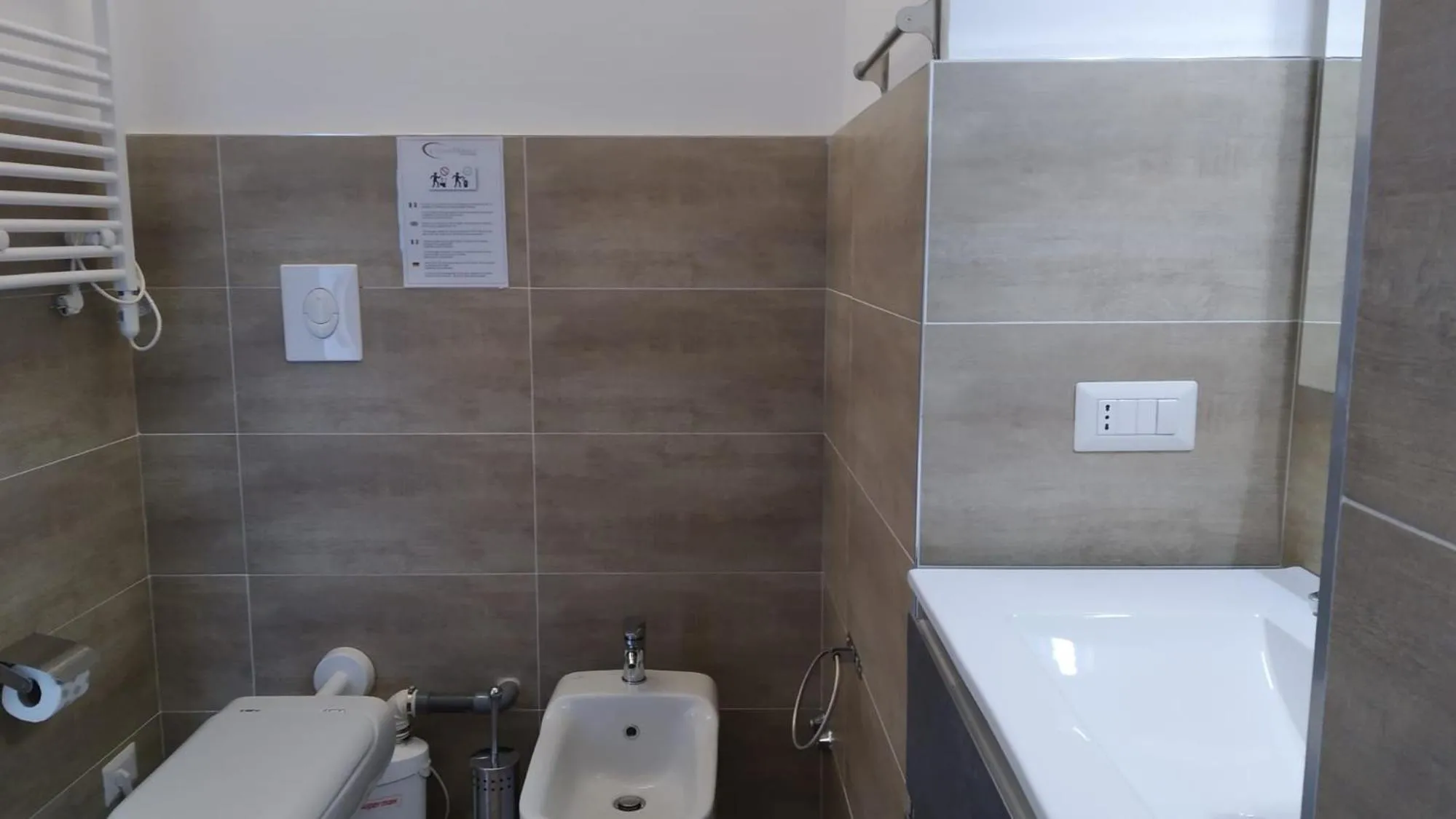 Bathroom in CconfortHotels Central Rooms