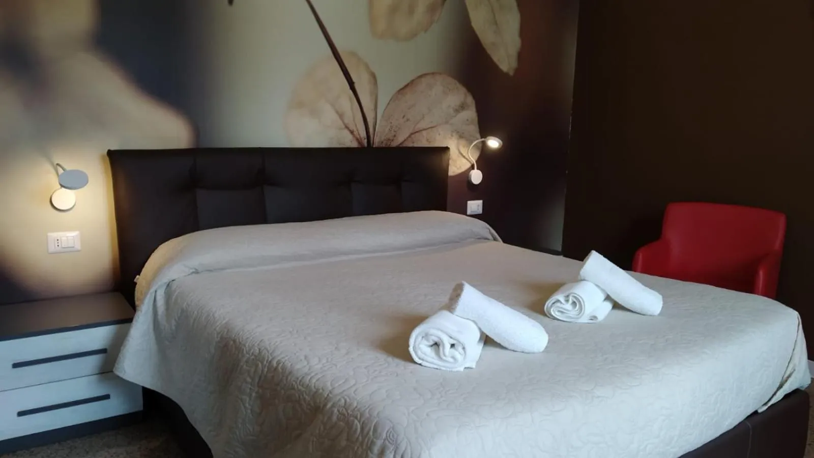 Bed in CconfortHotels Central Rooms