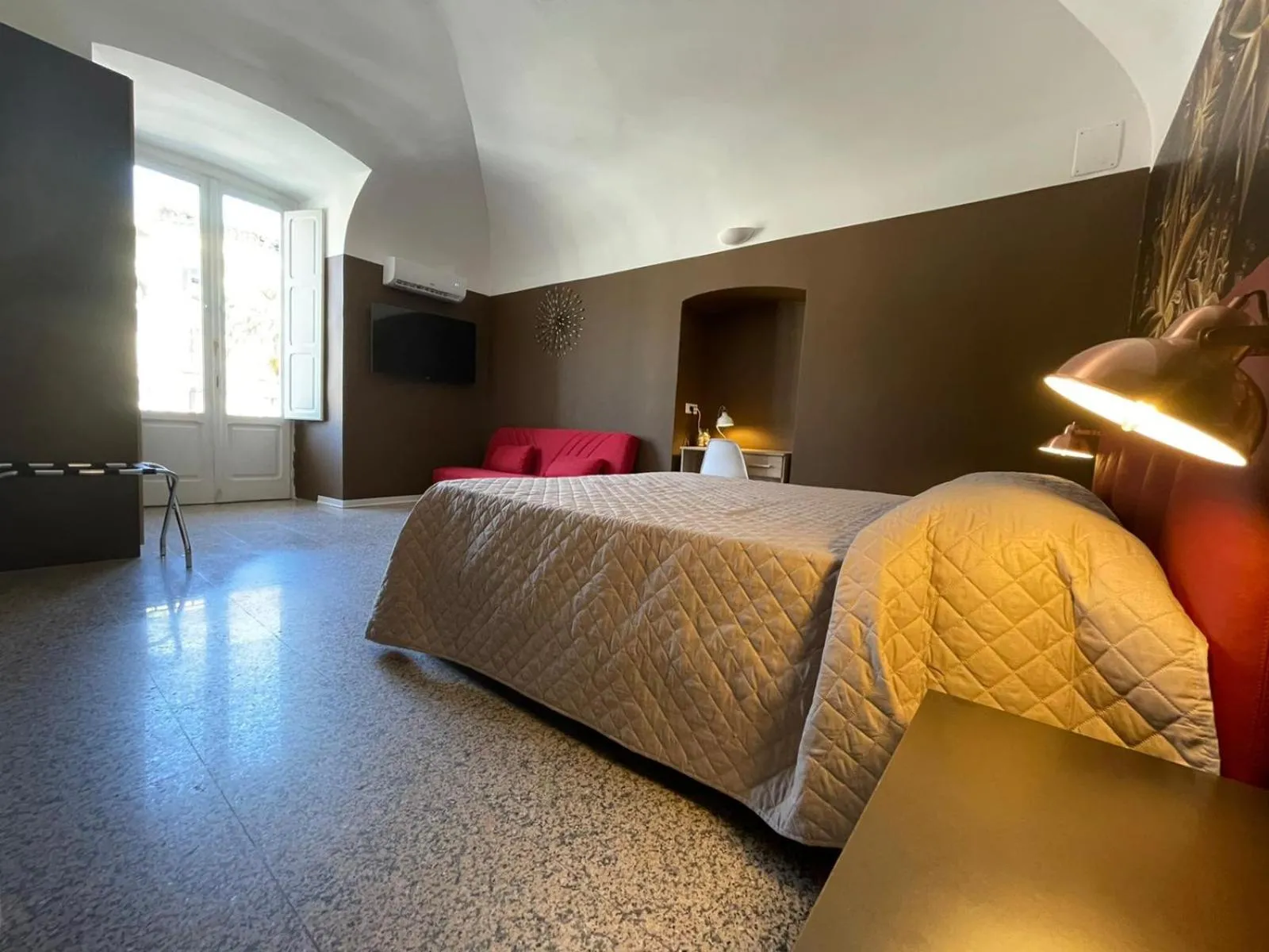 Bed in CconfortHotels Central Rooms