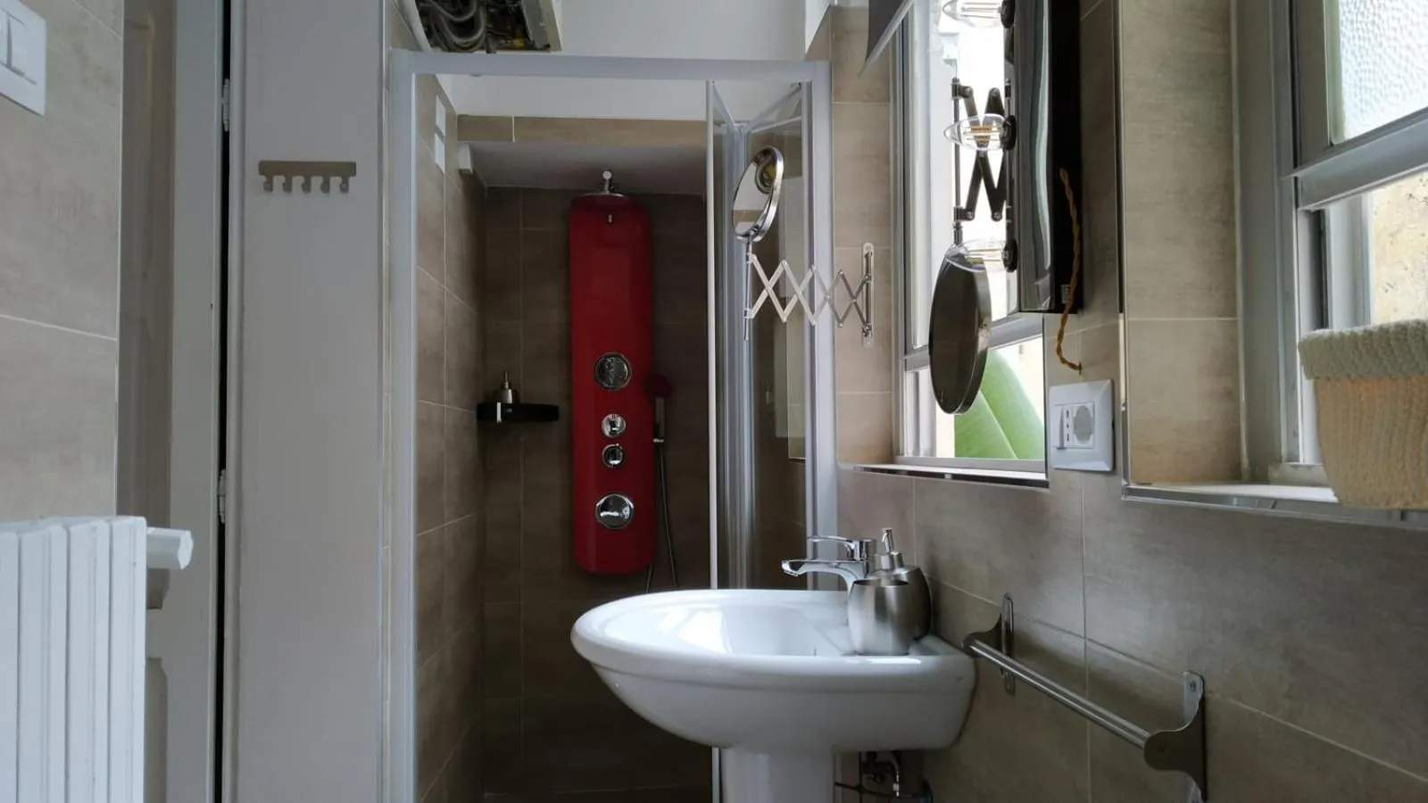 Shower in CconfortHotels Central Rooms