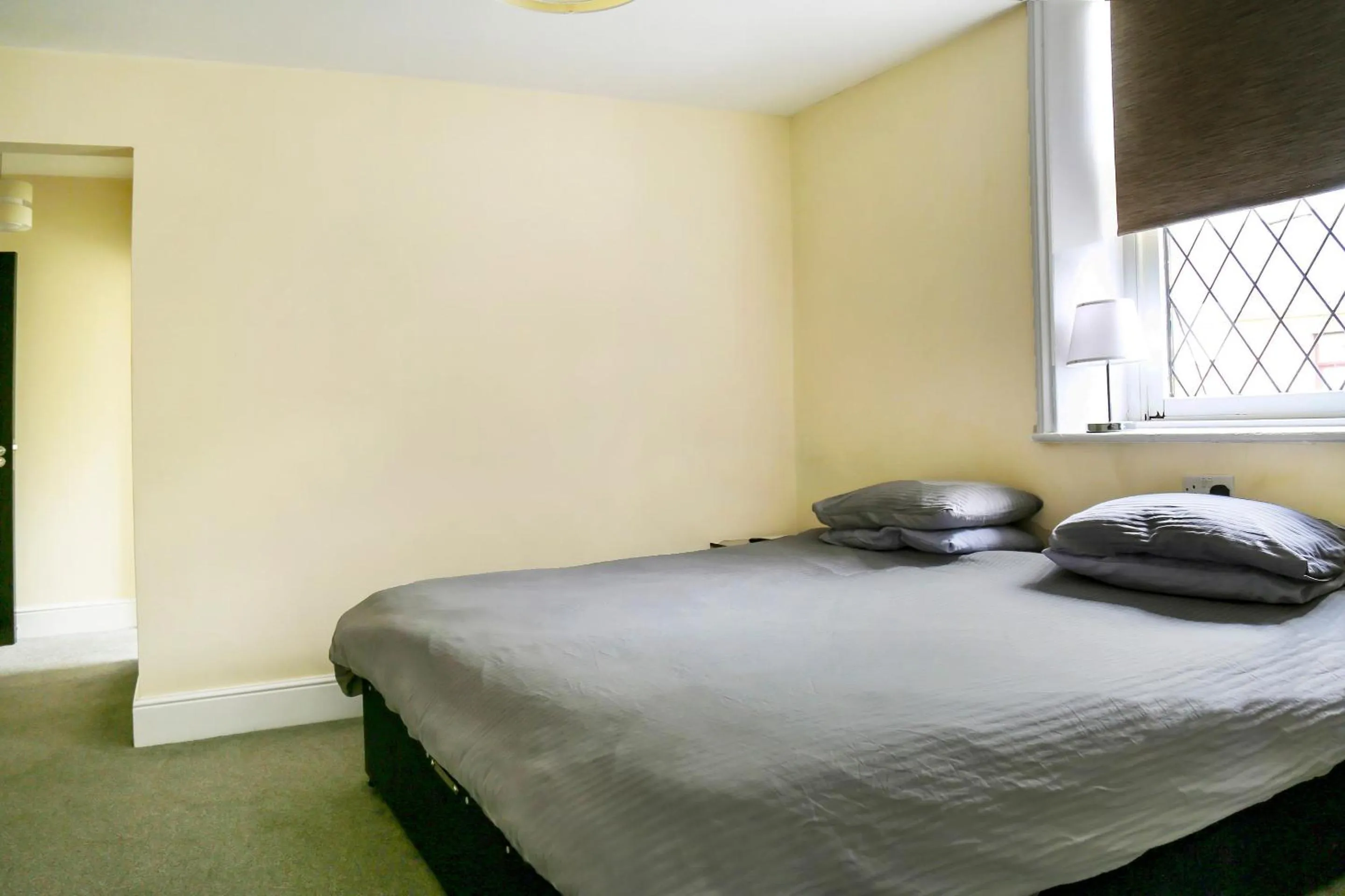 Bedroom, Bed in OYO Castle Hotel, Accrington