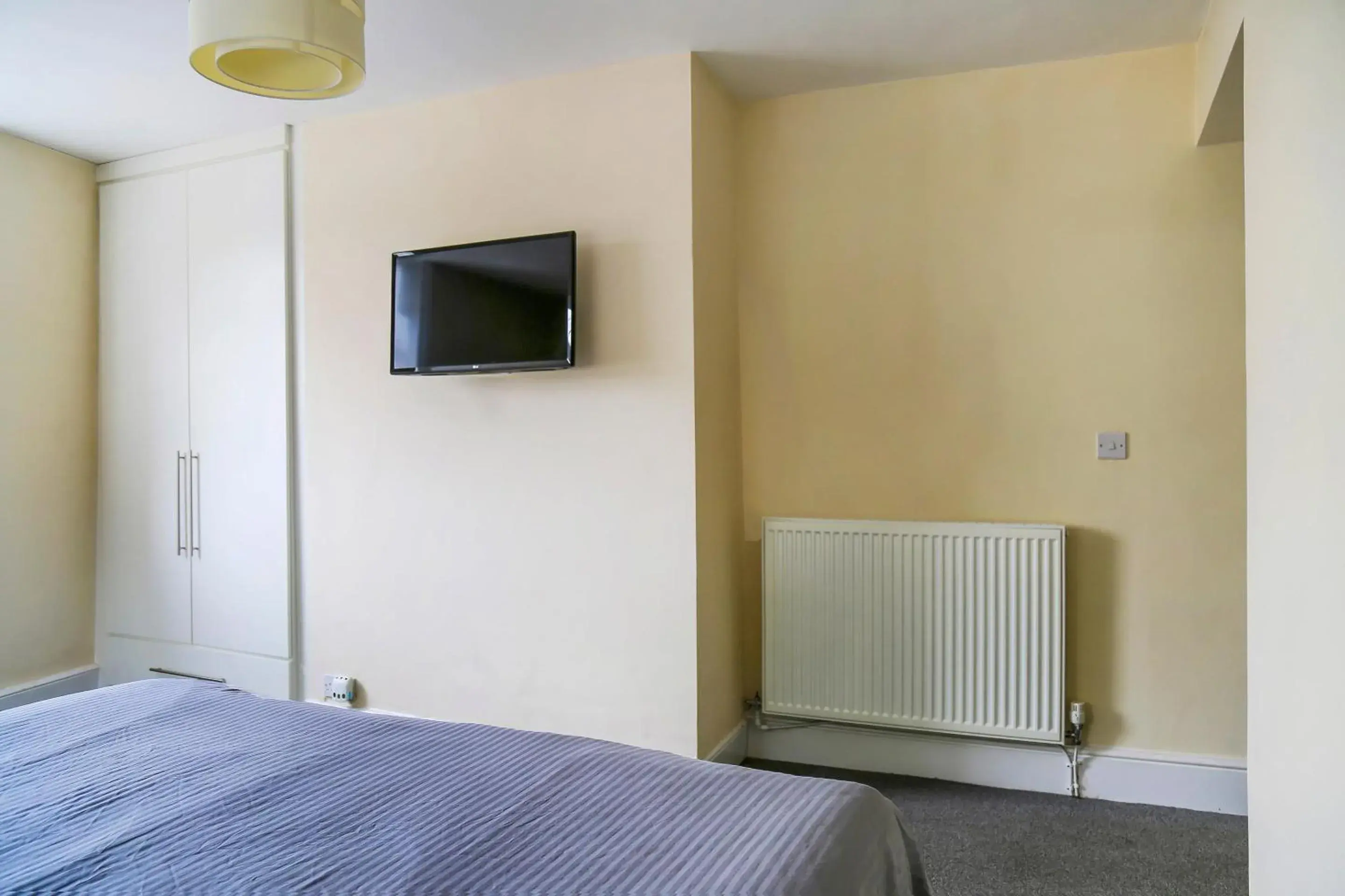 Bedroom, Bed in OYO Castle Hotel, Accrington Bedroom, Bed in OYO Castle Hotel, Accrington