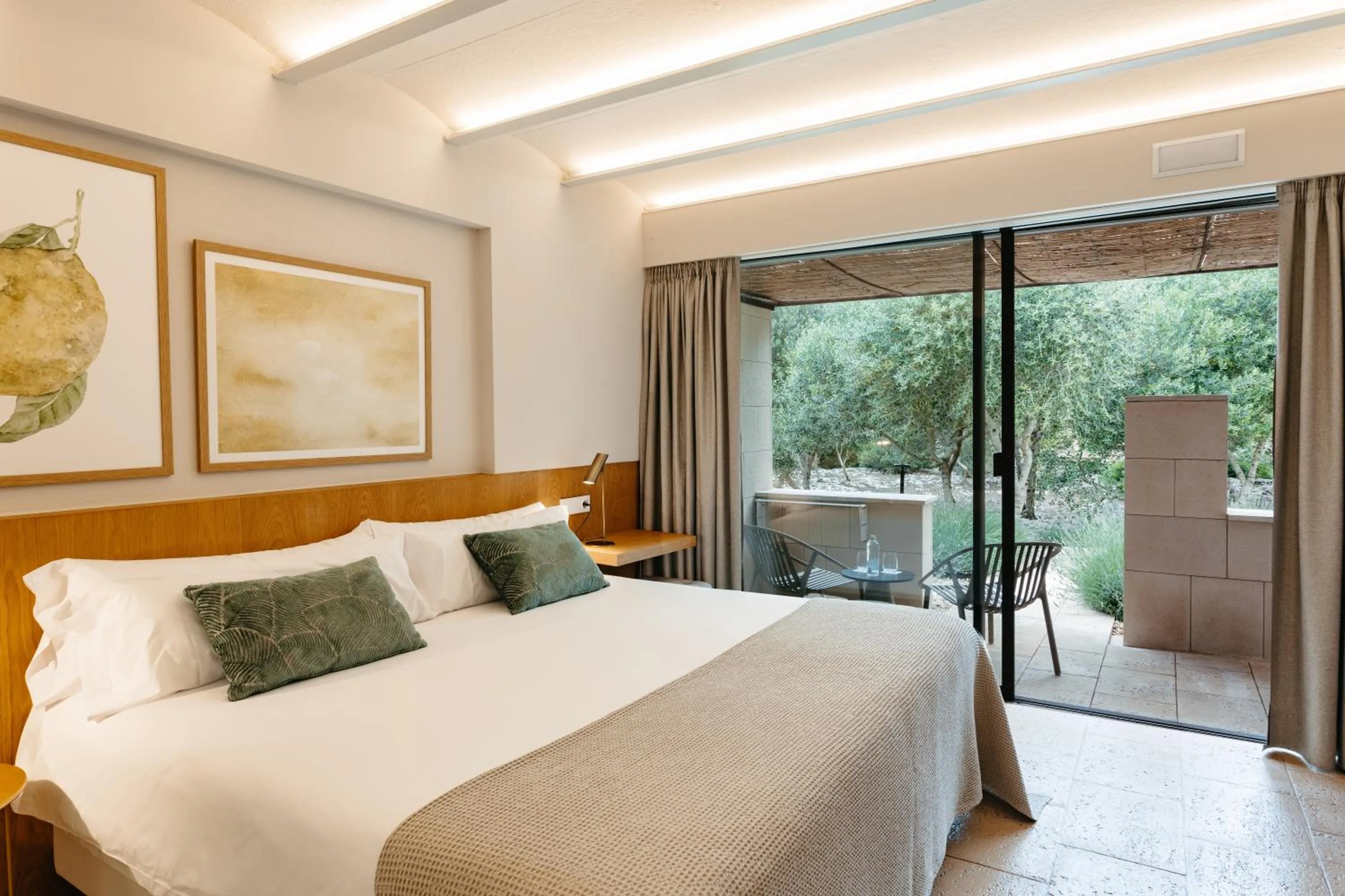 Garden view, Bed in Agroturismo Malbuger Nou Menorca -Adults only-