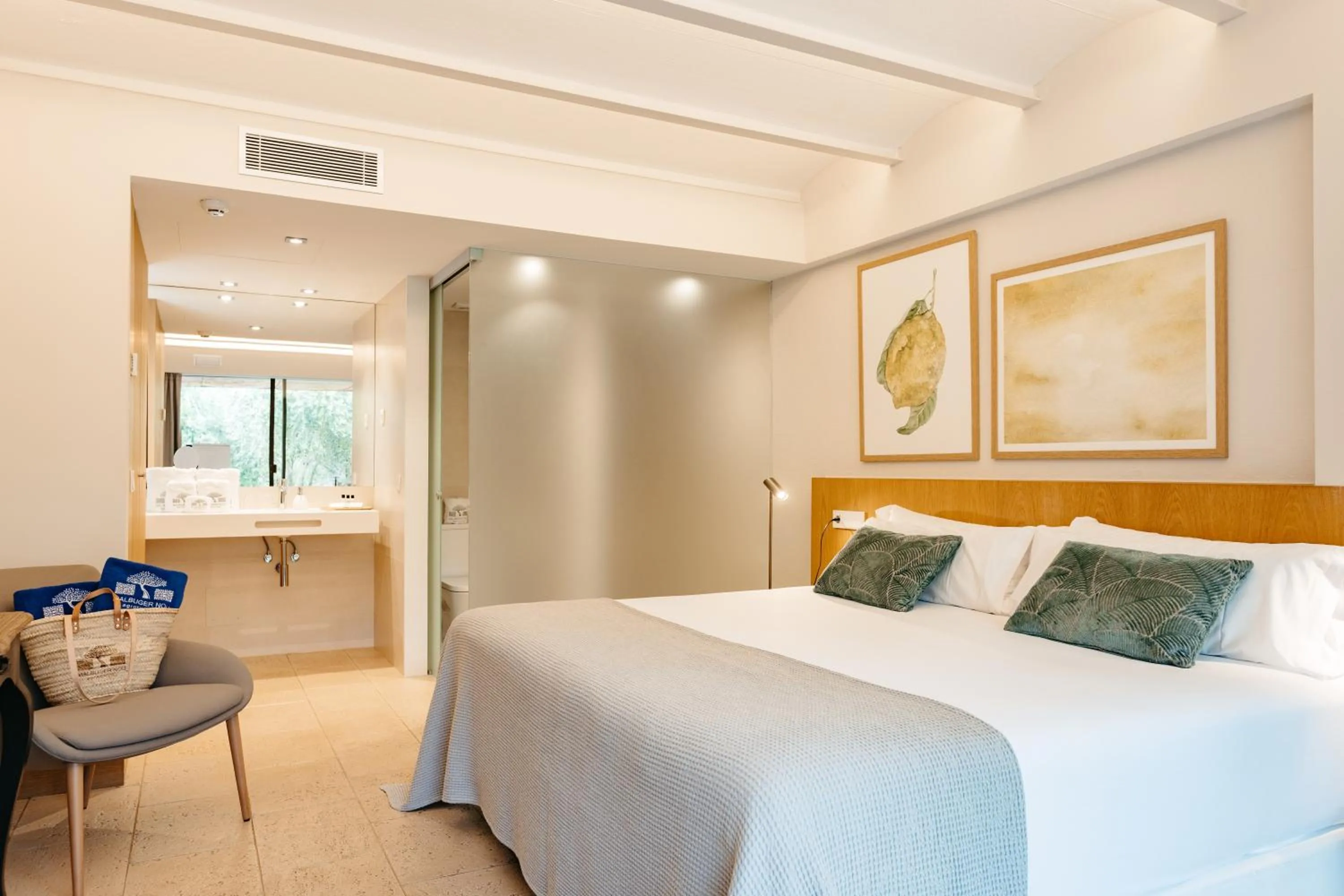 Decorative detail, Bed in Agroturismo Malbuger Nou Menorca -Adults only-