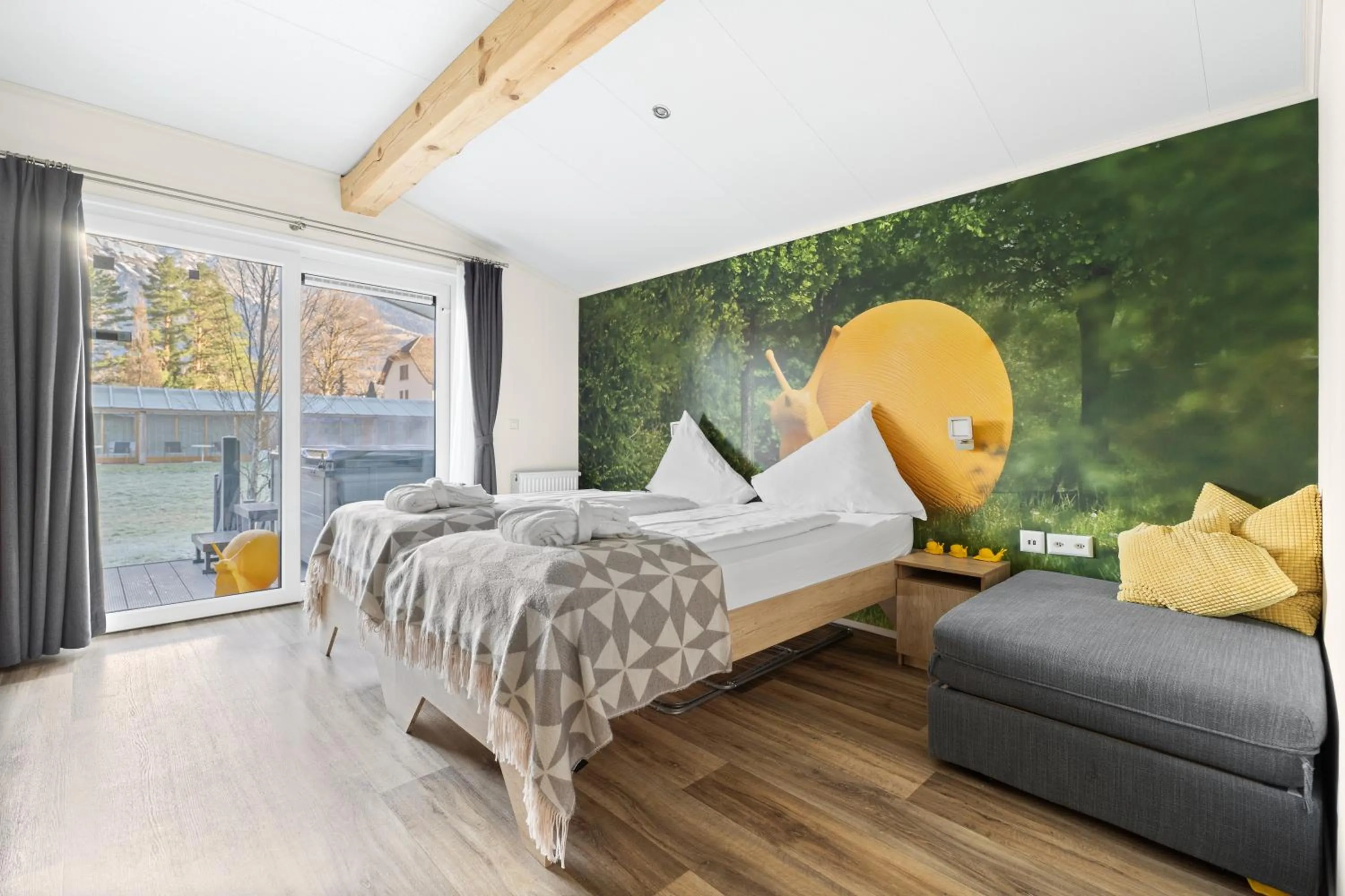 "Yellow Snail" - Glamping Lodge in Hotel Schloss Ragaz