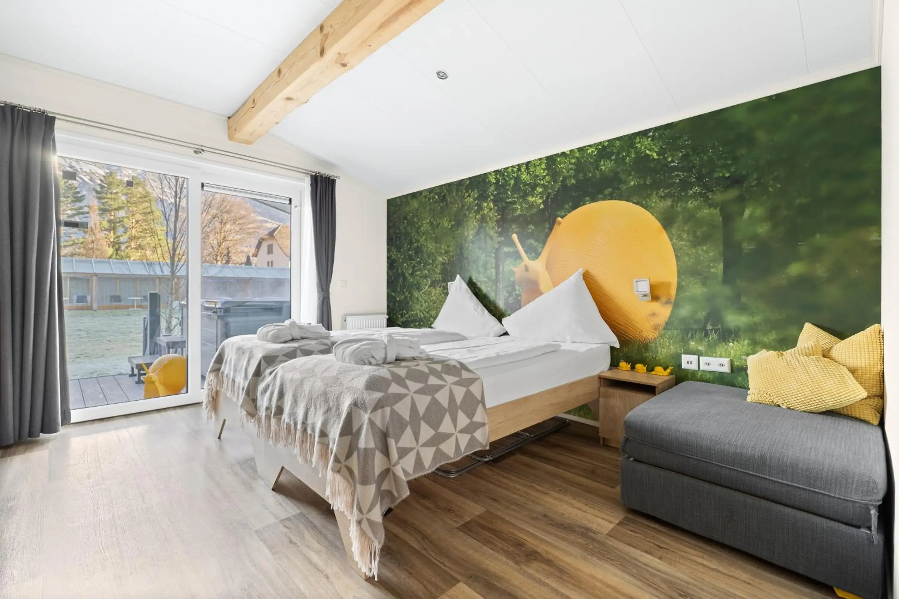 "Yellow Snail" - Glamping Lodge in Hotel Schloss Ragaz "Yellow Snail" - Glamping Lodge in Hotel Schloss Ragaz