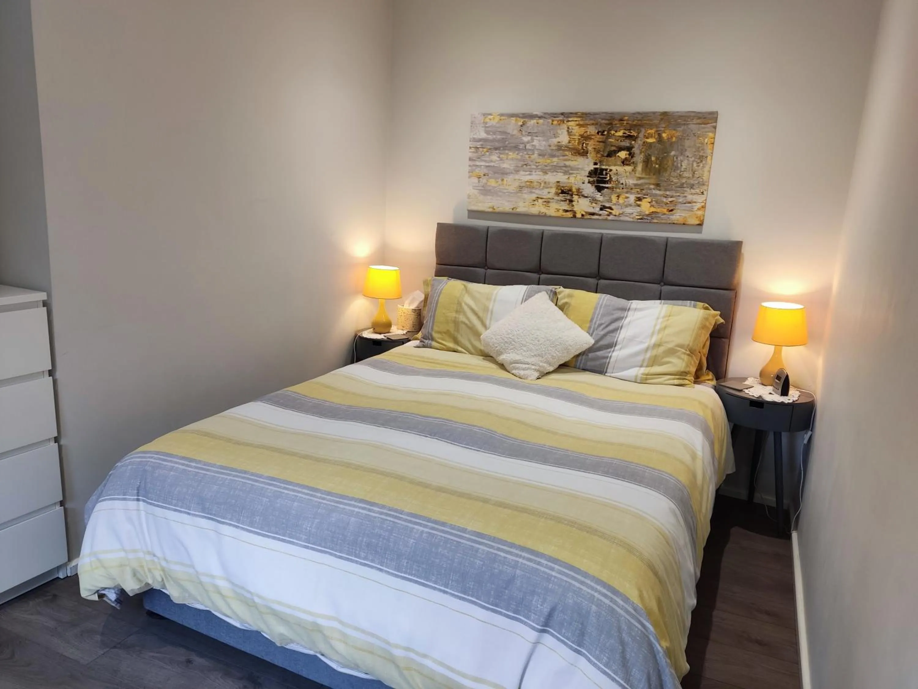 Bed in Self-Contained Holiday Accommodation in the Heart of Easingwold with Parking