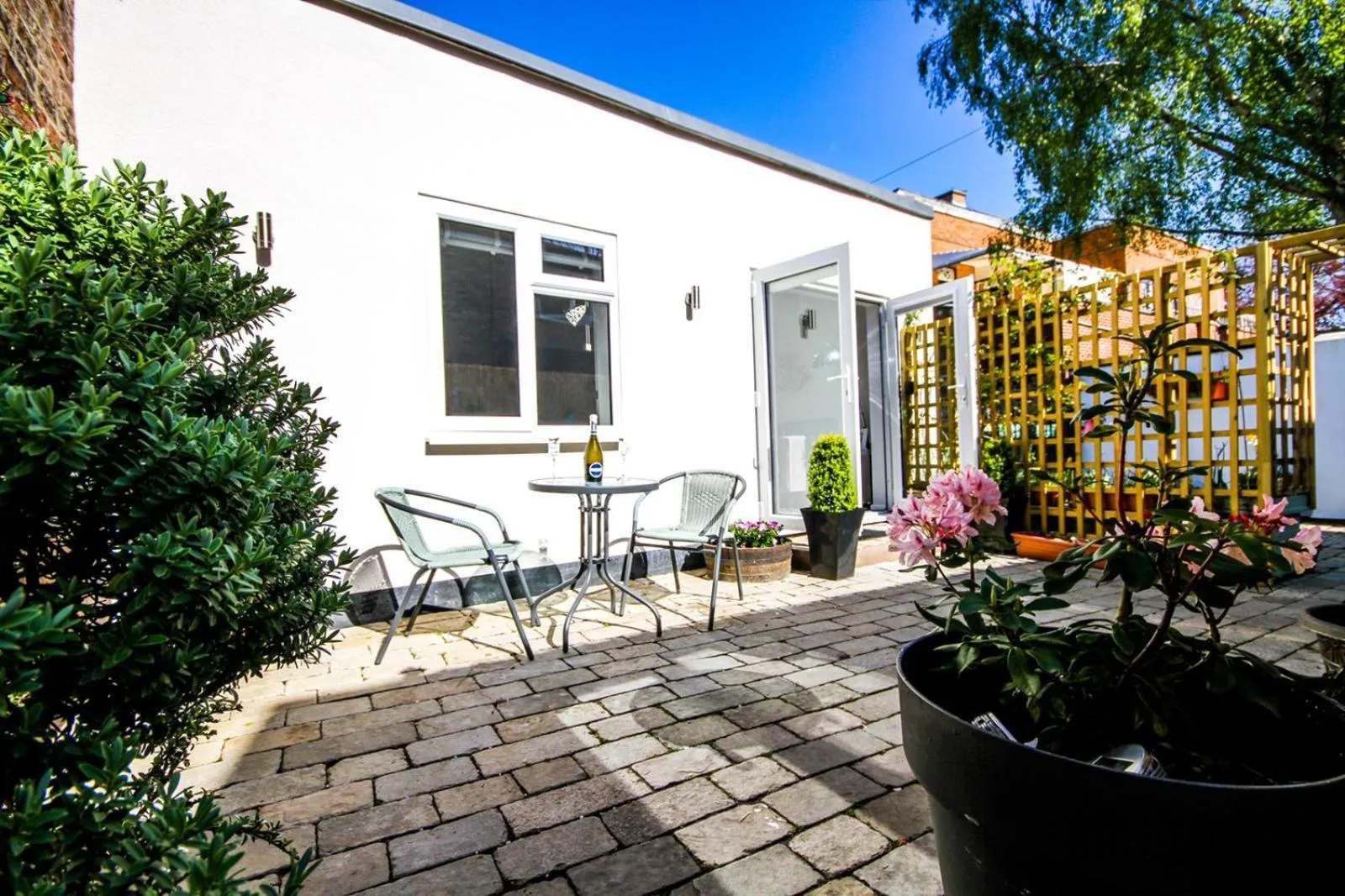 Property building in Self-Contained Holiday Accommodation in the Heart of Easingwold with Parking