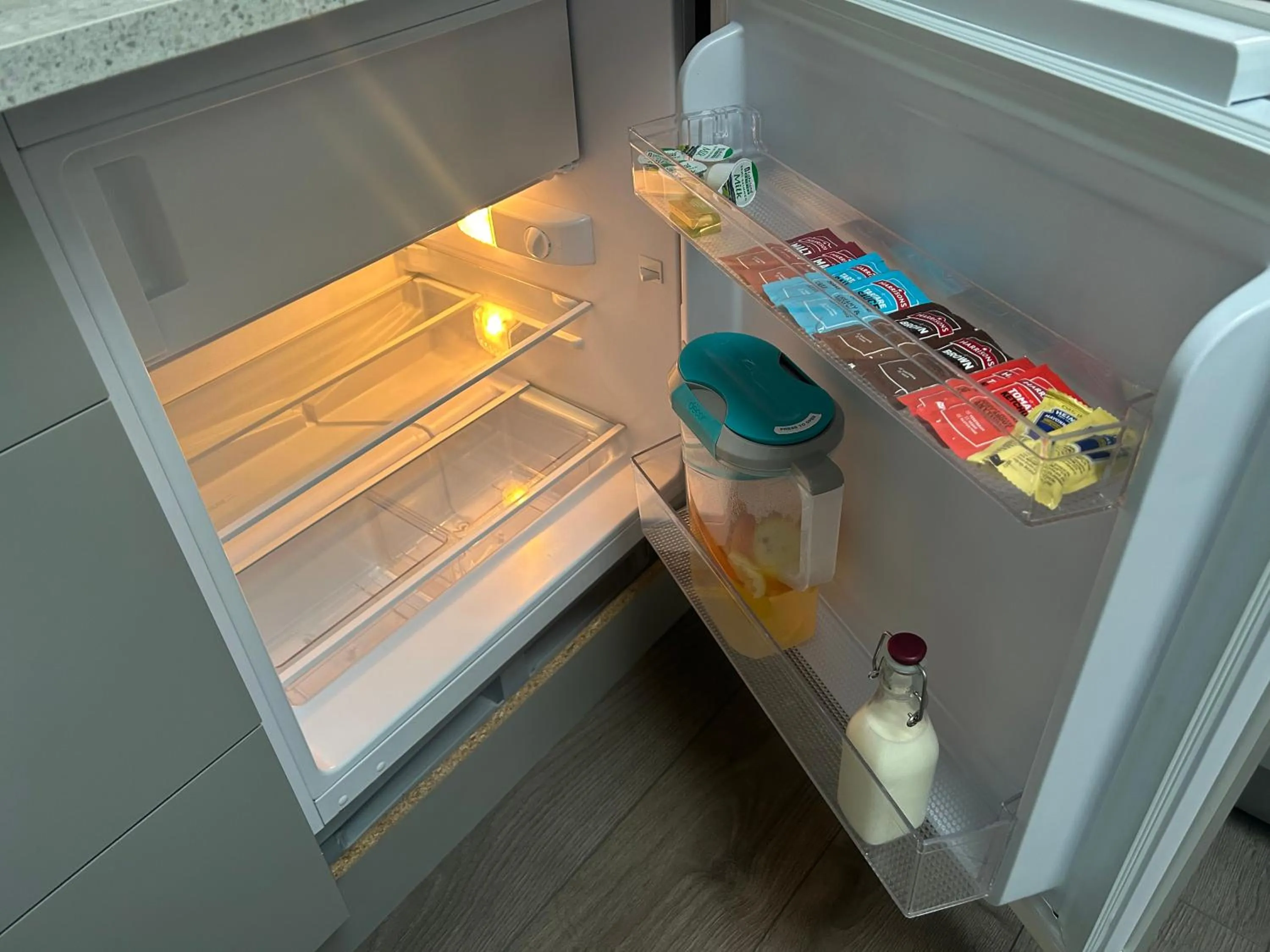 Kitchen or kitchenette in Self-Contained Holiday Accommodation in the Heart of Easingwold with Parking