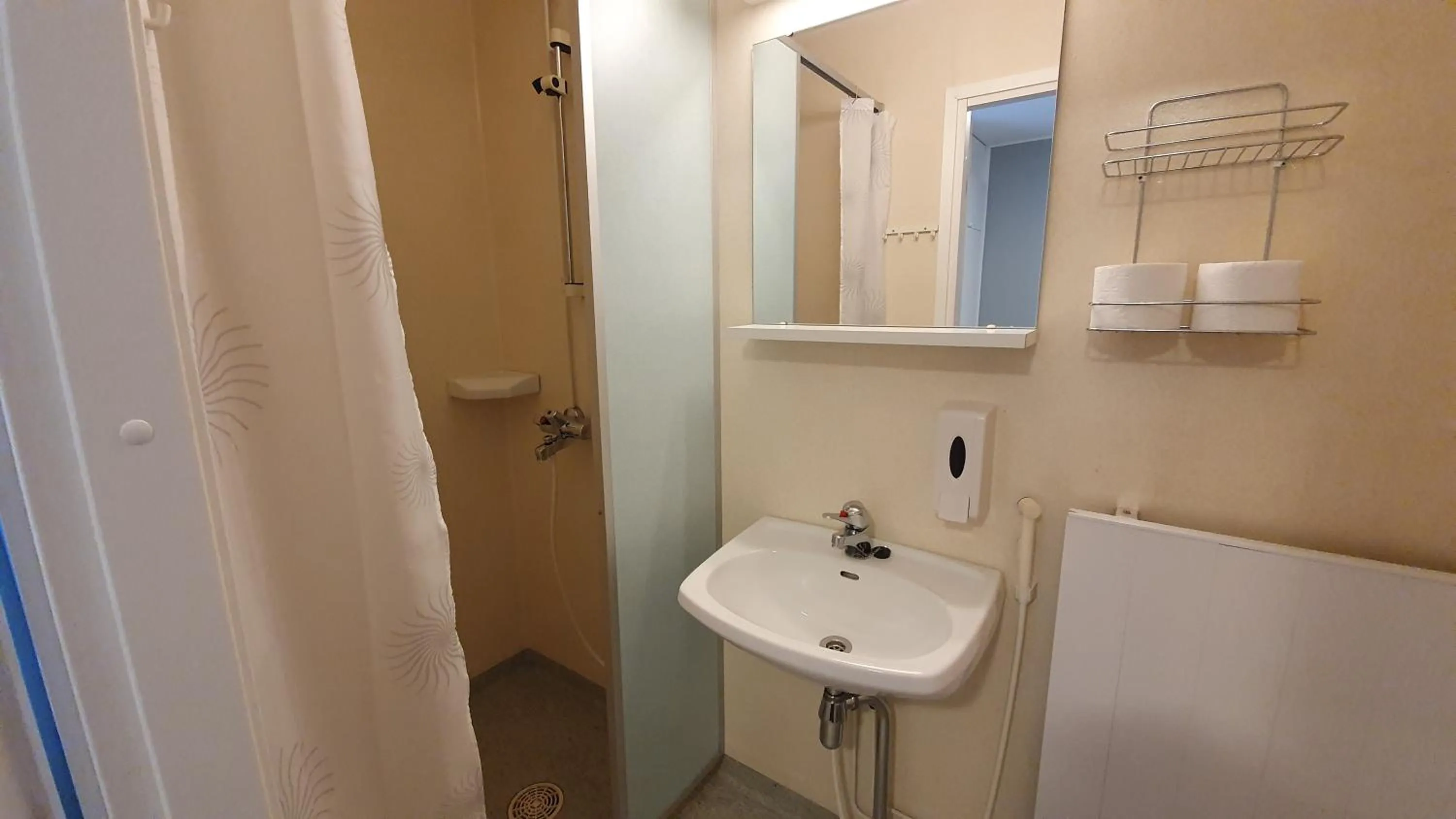 Bathroom in Vanha-Merivartioasema