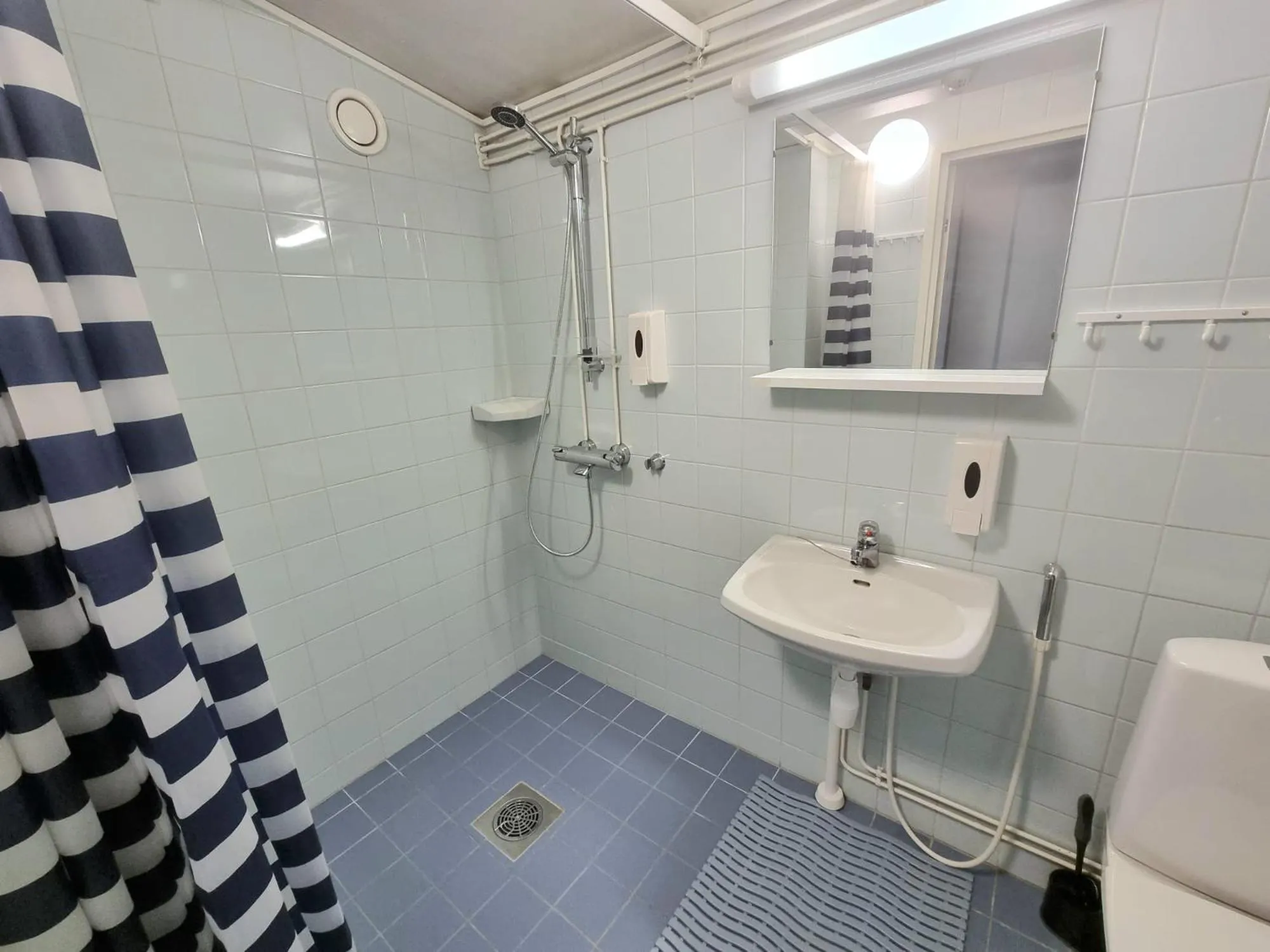 Shower in Vanha-Merivartioasema