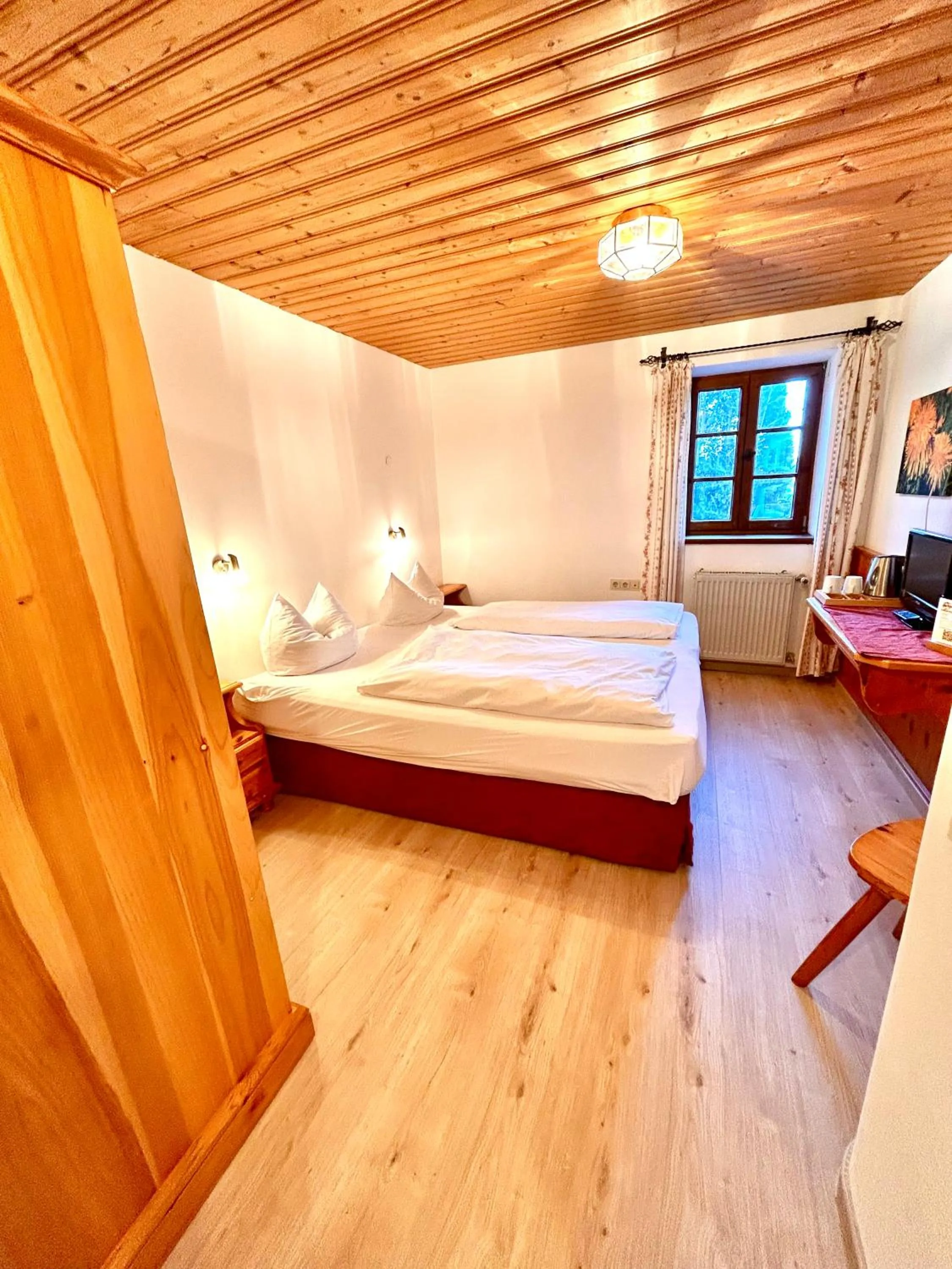 Photo of the whole room, Bed in Landhotel Huberhof