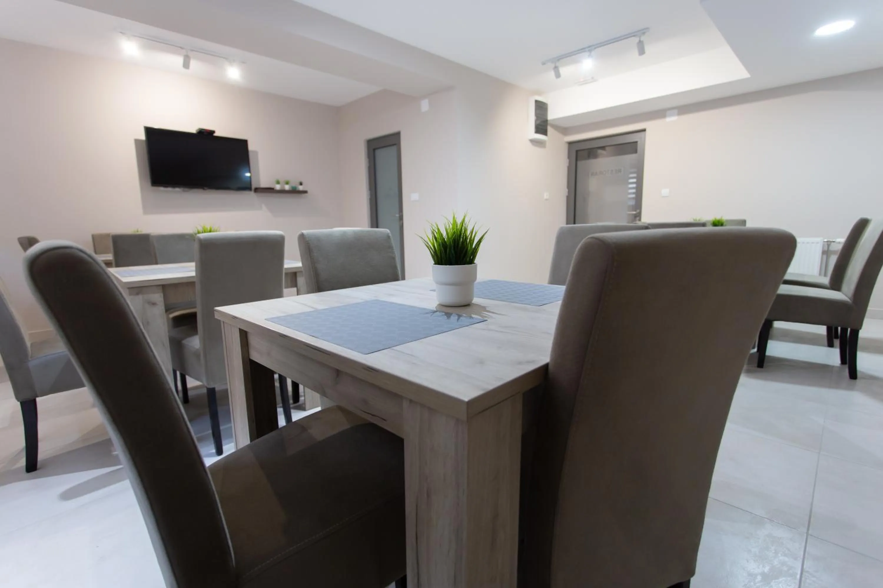 Restaurant/places to eat in Villa BonnaDea