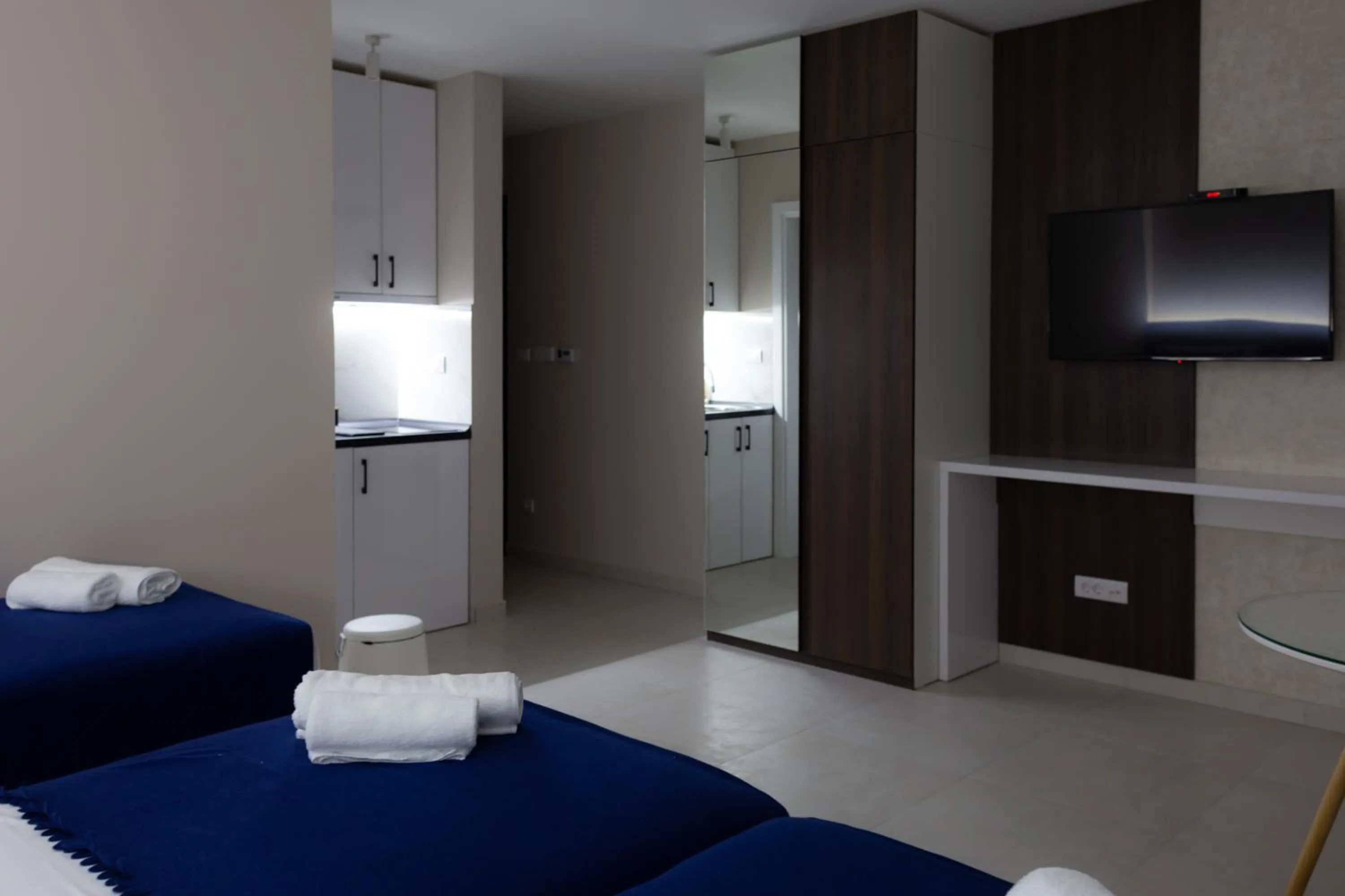 Text overlay, Bed in Villa BonnaDea