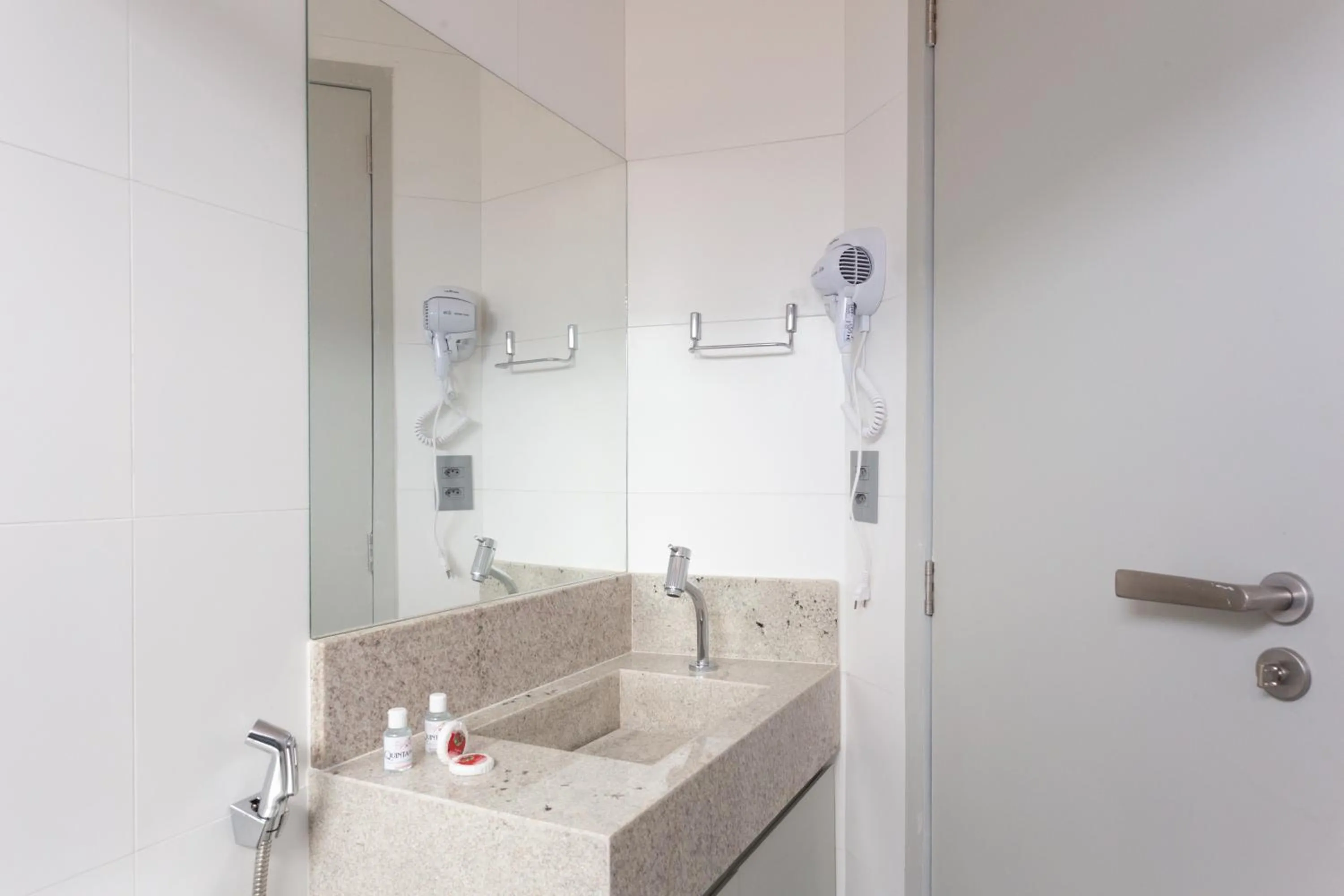 Bathroom in Quinta do Mar Flats Porto de Galinhas