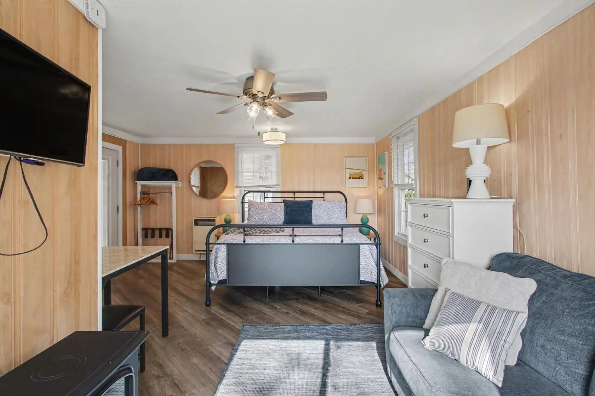 Deluxe King Studio in Waters View Inn