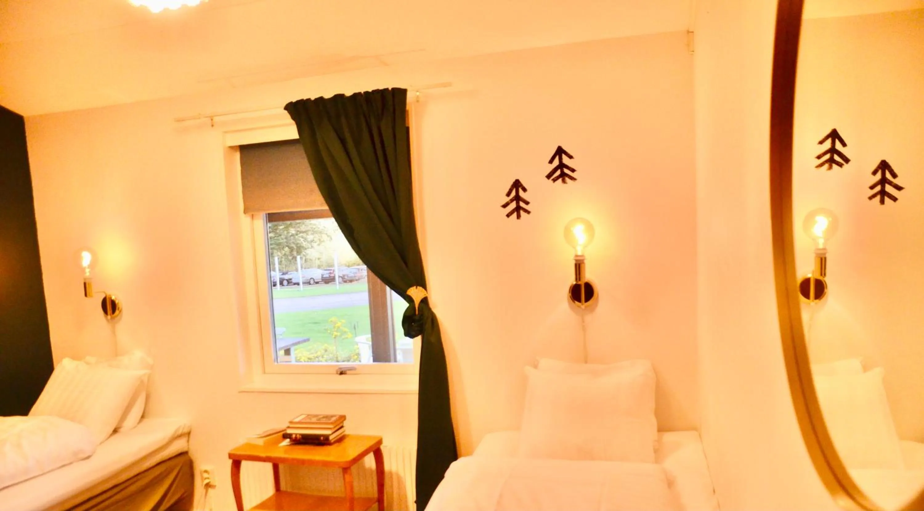 Photo of the whole room, Bed in Nature Shelter Hotel