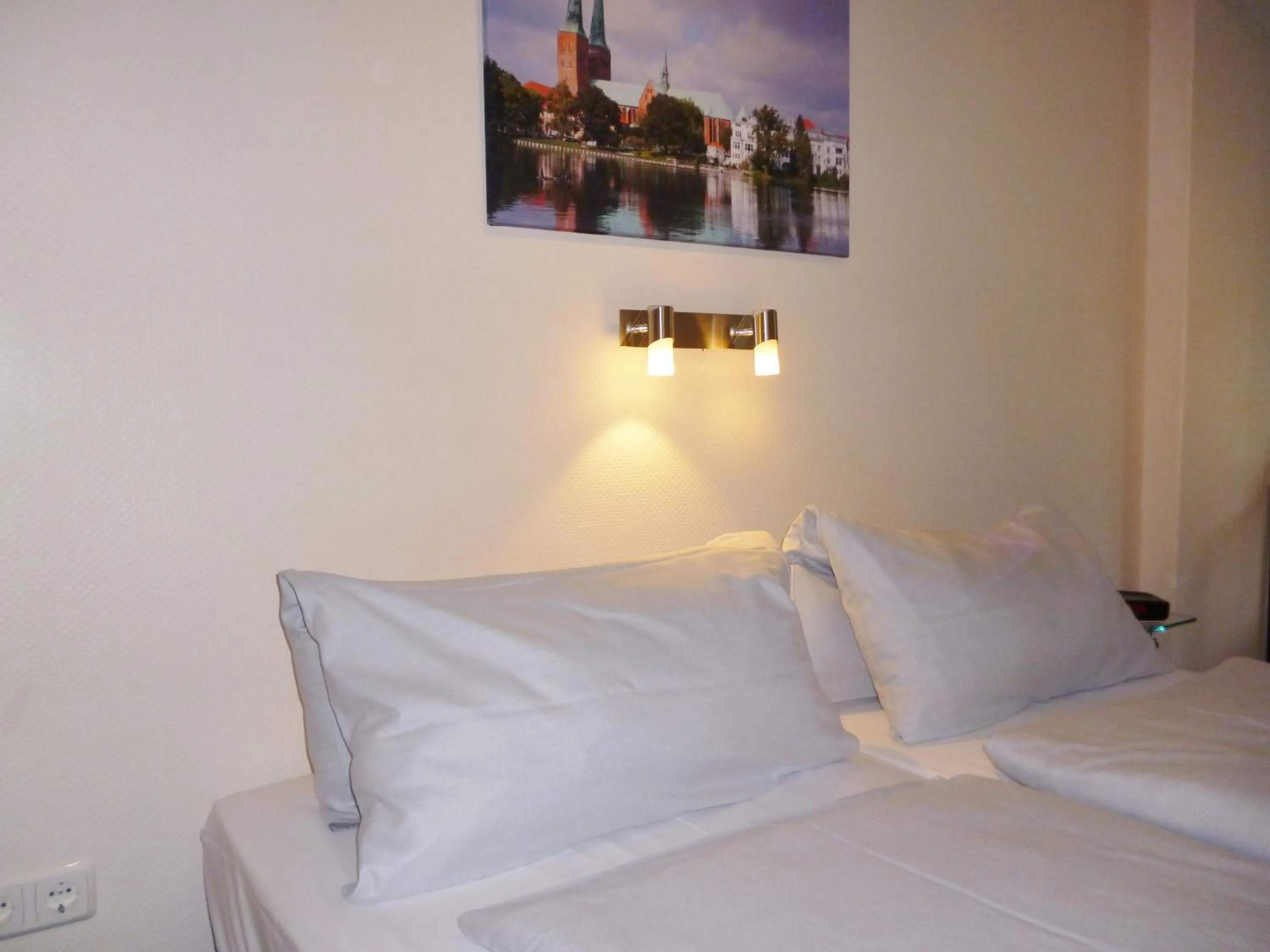 Photo of the whole room, Bed in Hotel Am Mühlenteich